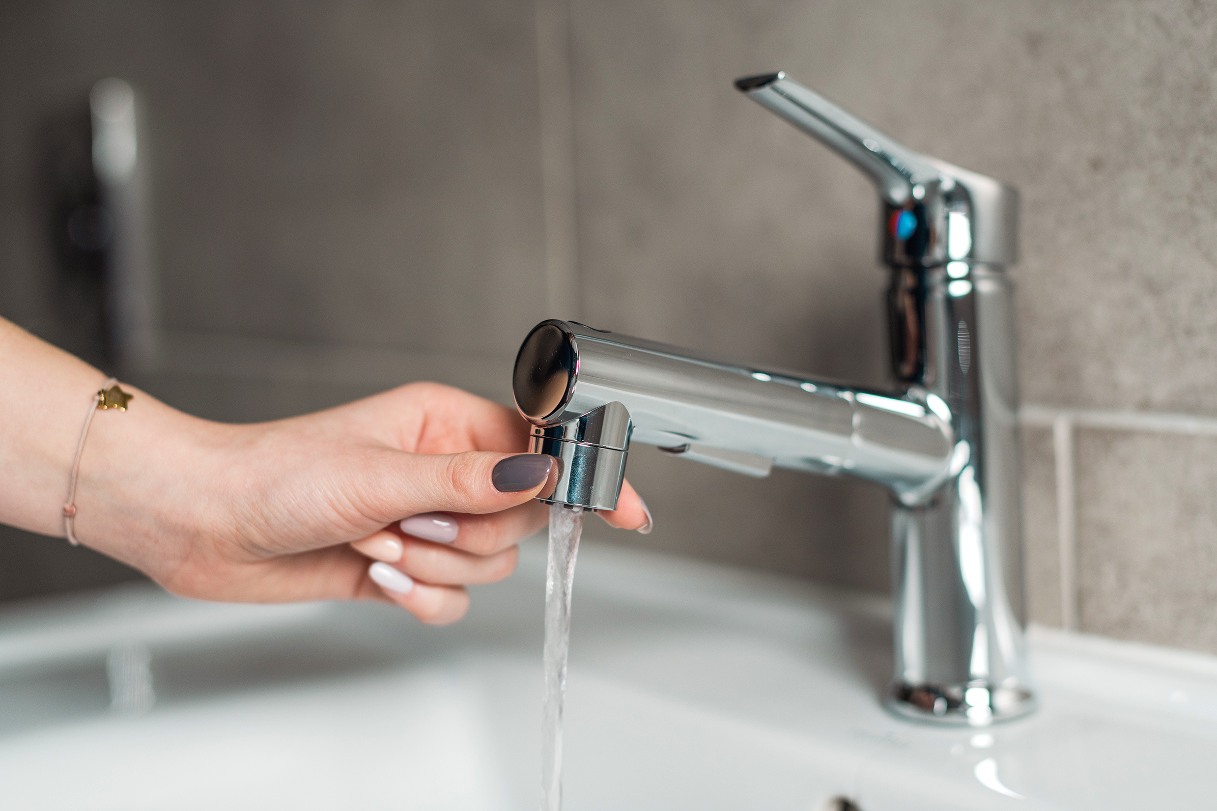 Kuchinox Fonte bateria umywalkowa stojaca z wyciąganą wylewką chrom BQT029D