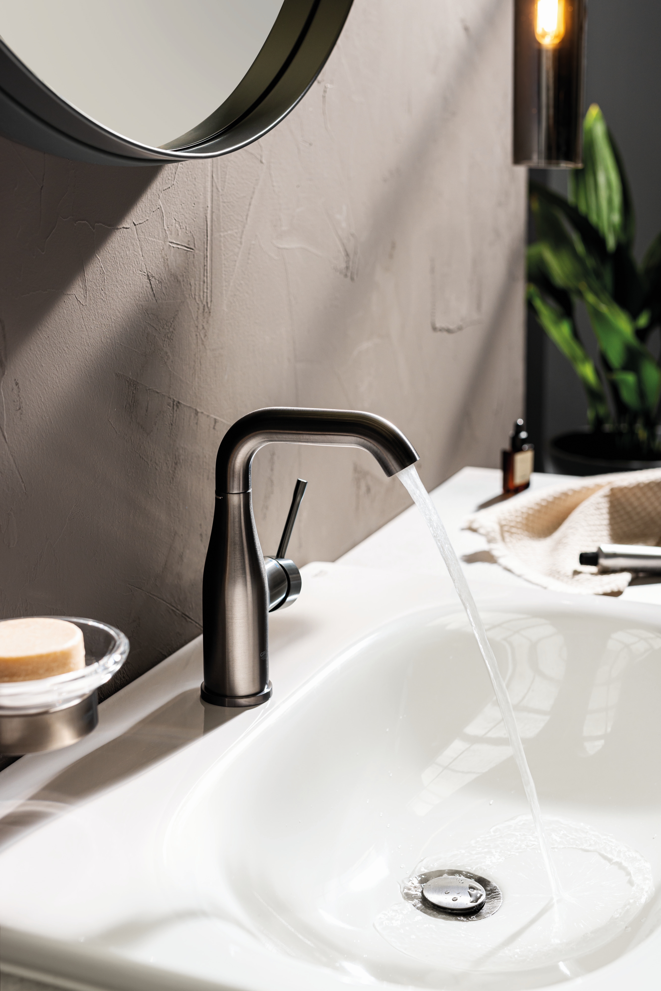 Grohe Essence bateria umywalkowa brushed hard graphite 23462AL1