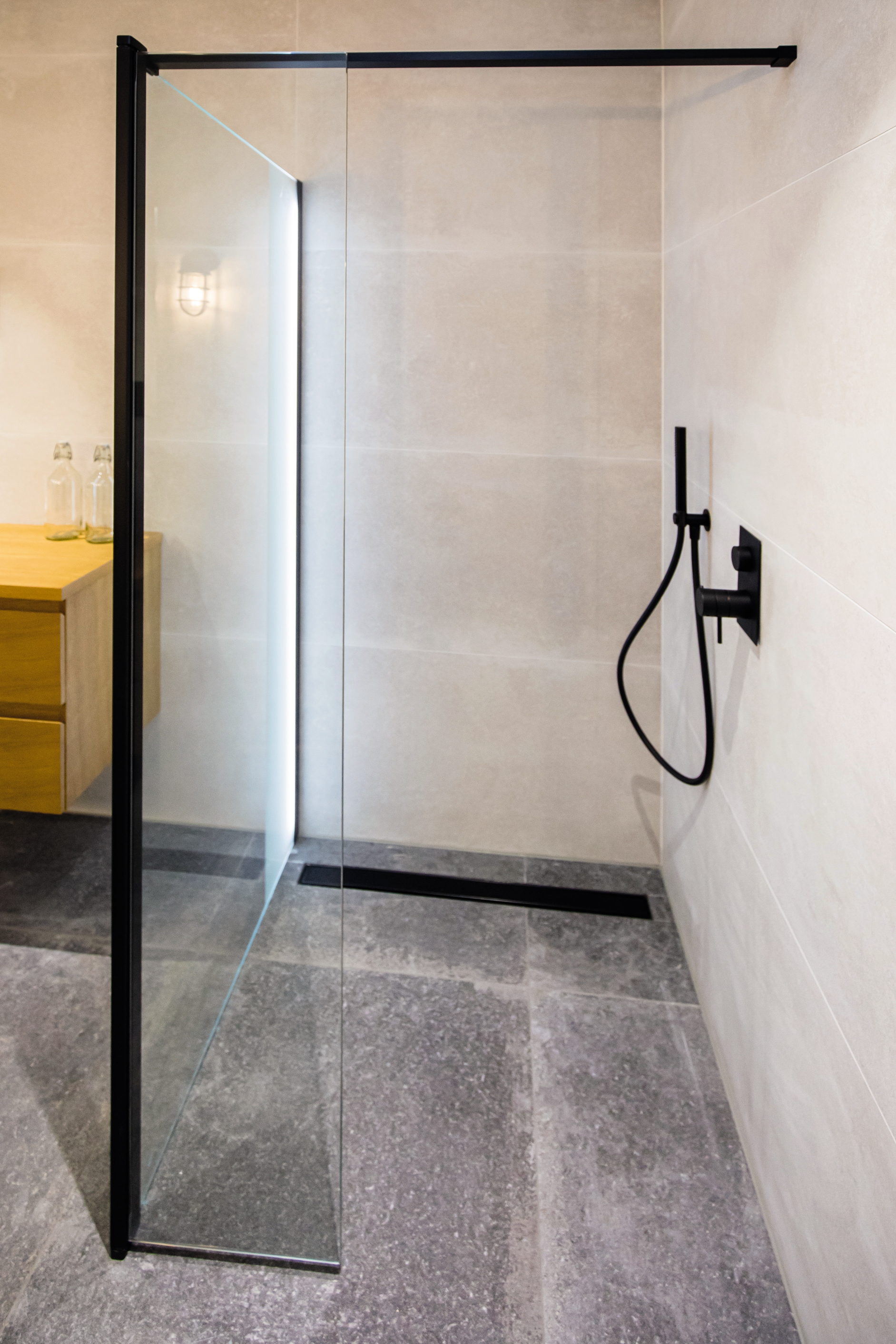 ACO ShowerDrain C Black odpływ liniowy 98,5 cm kołnierz płaski z rusztem Massive czarny 9010.91.11