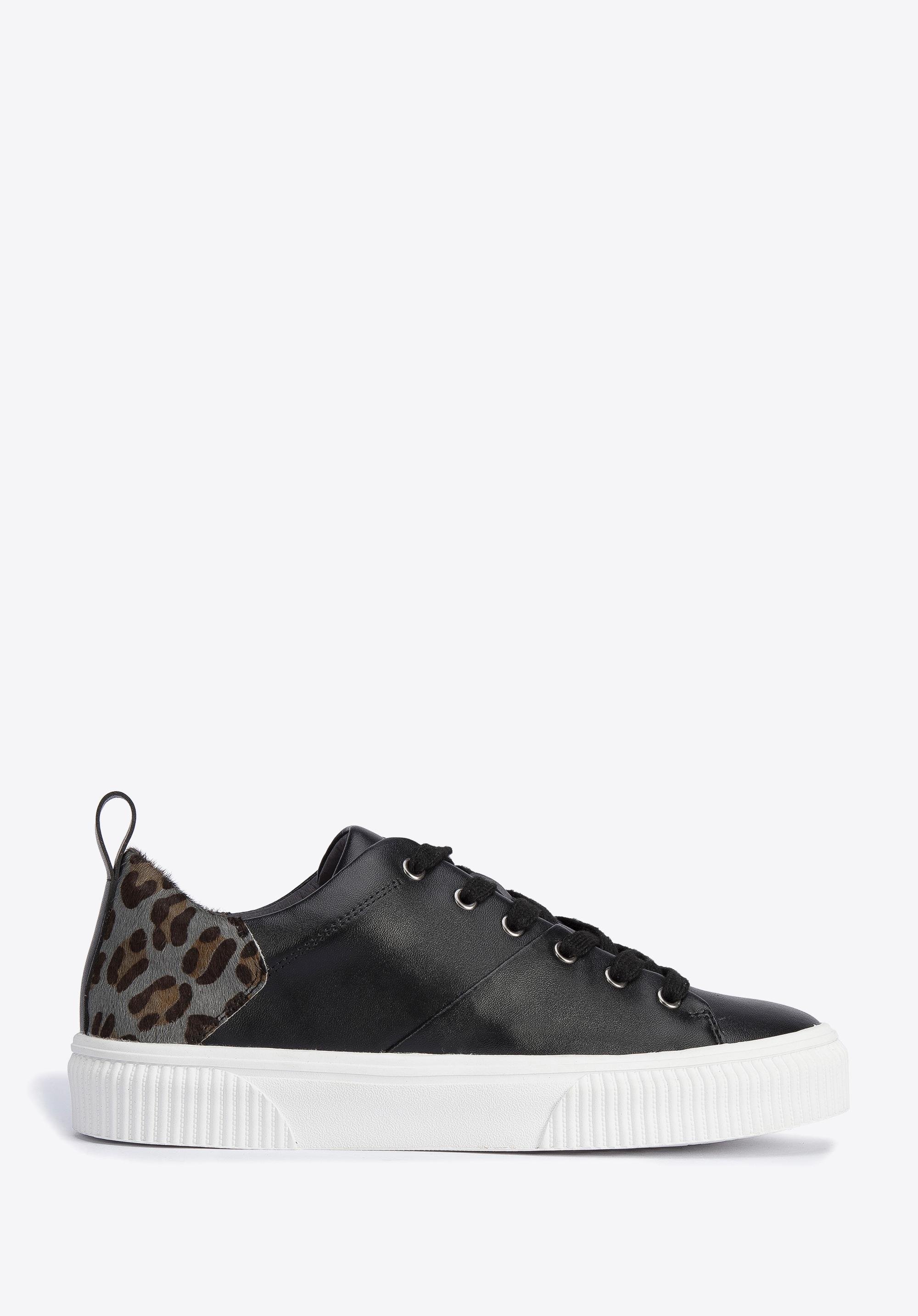 Damskie sneakersy skórzane z wzorem w cętki czarne