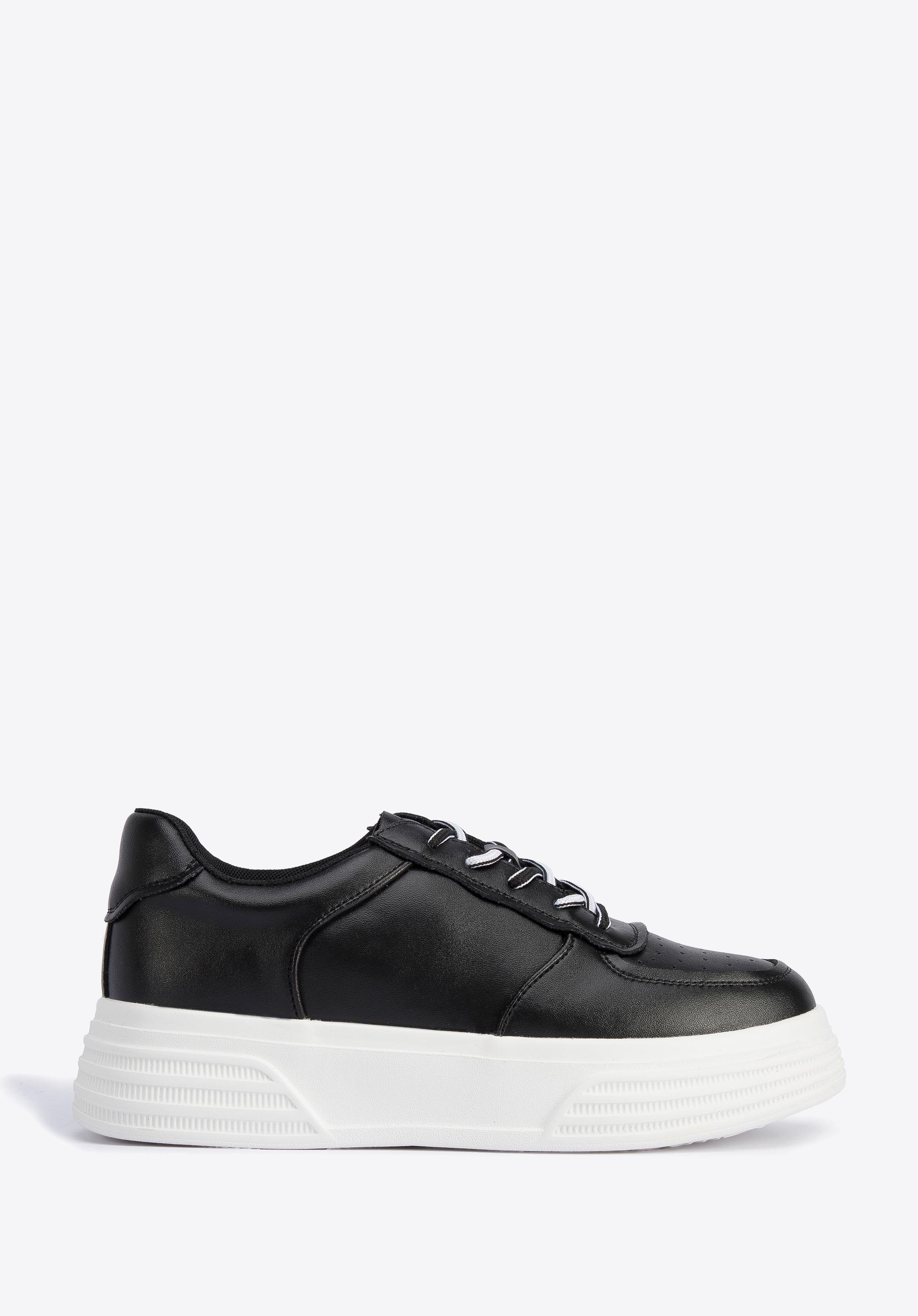 Damskie sneakersy skórzane na lekkiej platformie czarno-białe