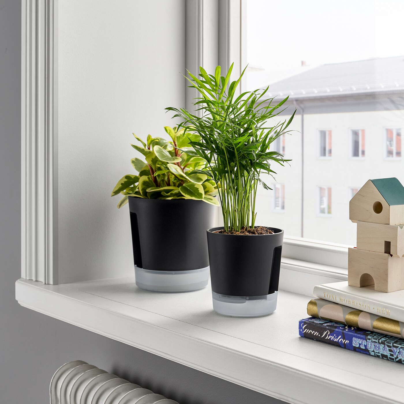IKEA VÅRDTRÄD doniczka samonawadniająca, do wewnątrz/na zewnątrz przezroczysty/antracyt, 9 cm