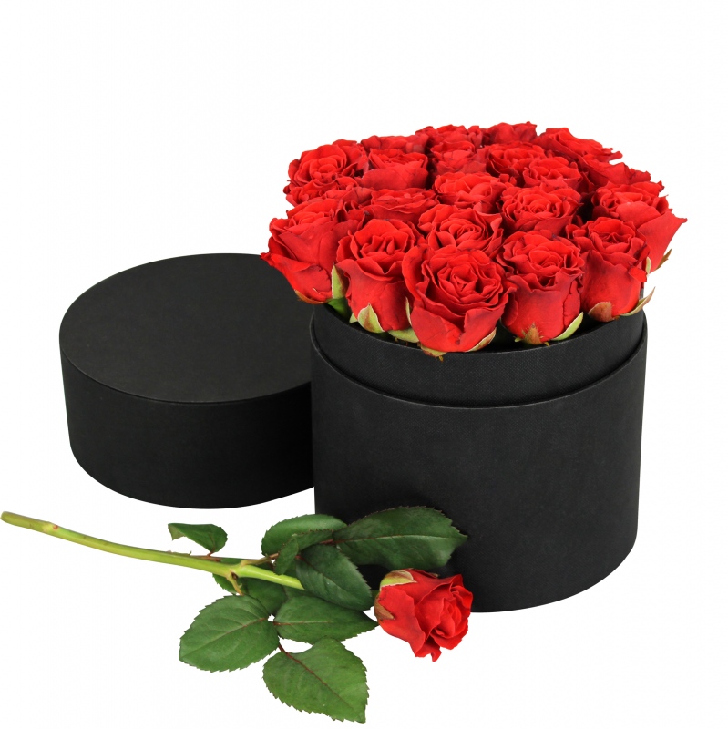FlowerBox - czerwone róże w czarnym pudełku