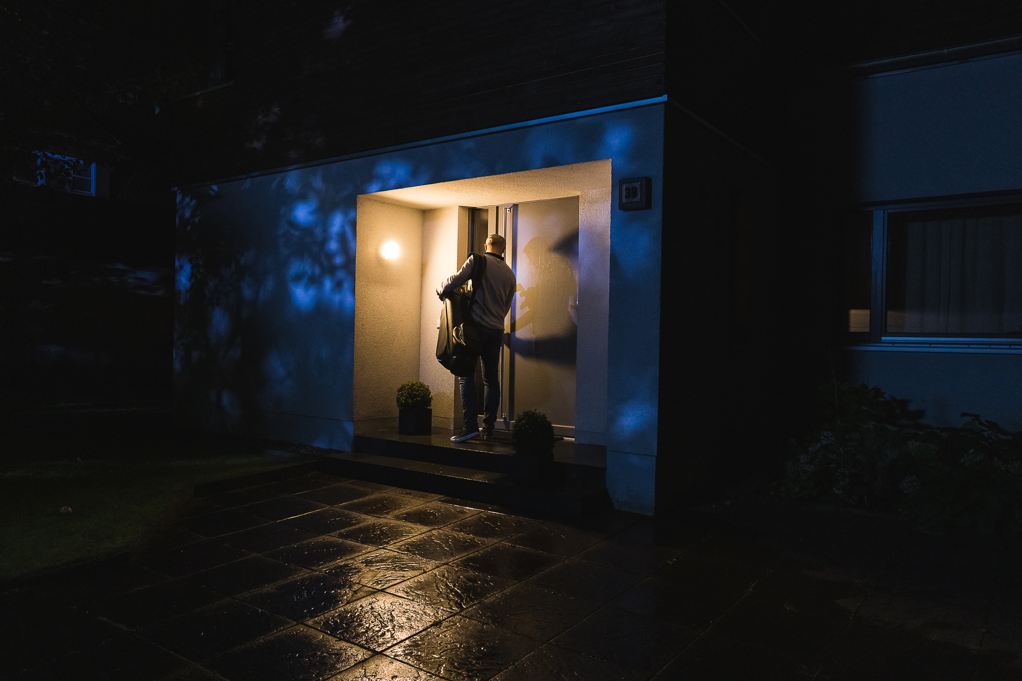 Ledvance Smart+ WiFi Outdoor Round Camera kinkiet zewnętrzny 1x15W LED z kamerą ciemny szary/biały