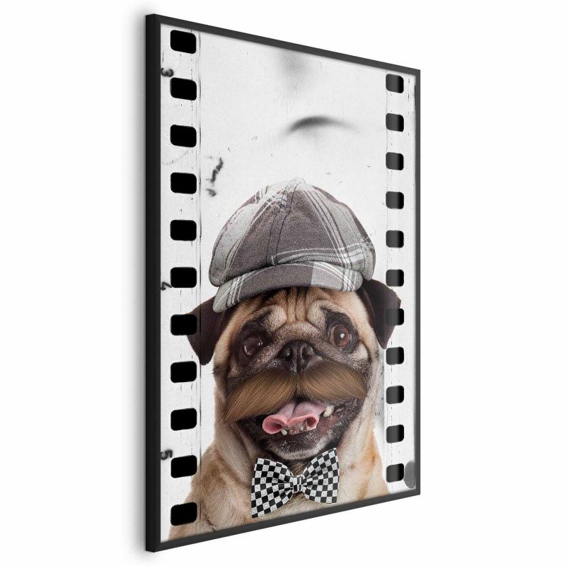 Plakat Artgeist Mops w czapce 21x30 cm z ramą czarną 1 szt