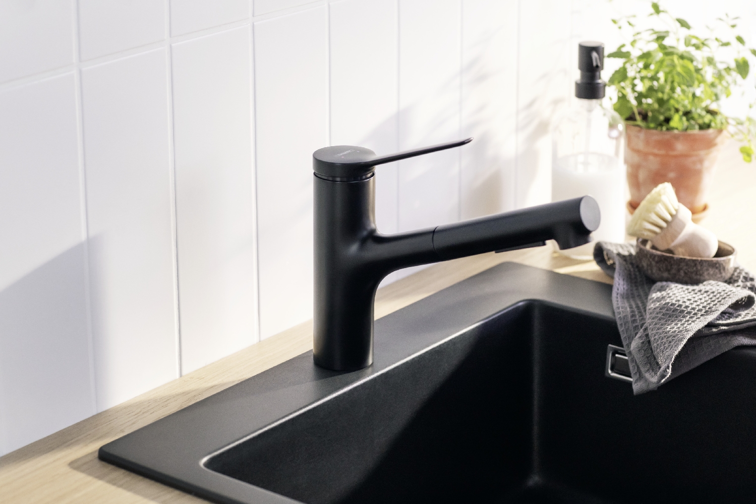 Hansgrohe Zesis M33 bateria kuchenna stojąca z wyciąganą wylewką czarny mat 74820670