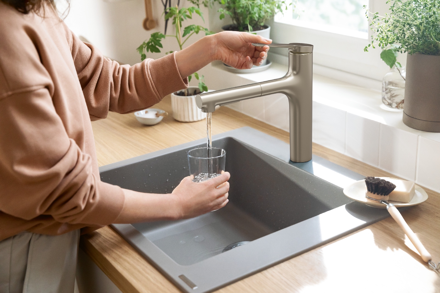 Hansgrohe Zesis M33 bateria kuchenna stojąca z wyciąganą wylewką stalowy 74822800