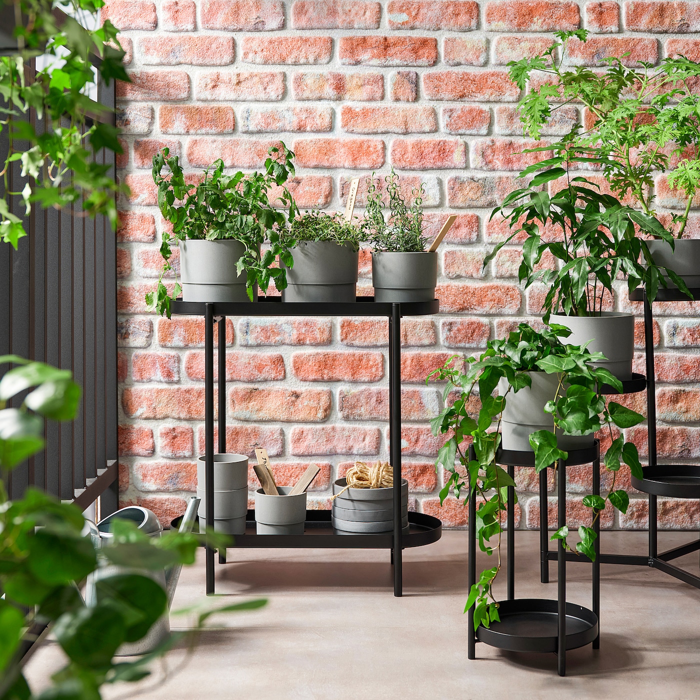 IKEA OLIVBLAD stojak na doniczkę, do wewnątrz/na zewnątrz czarny, 56 cm