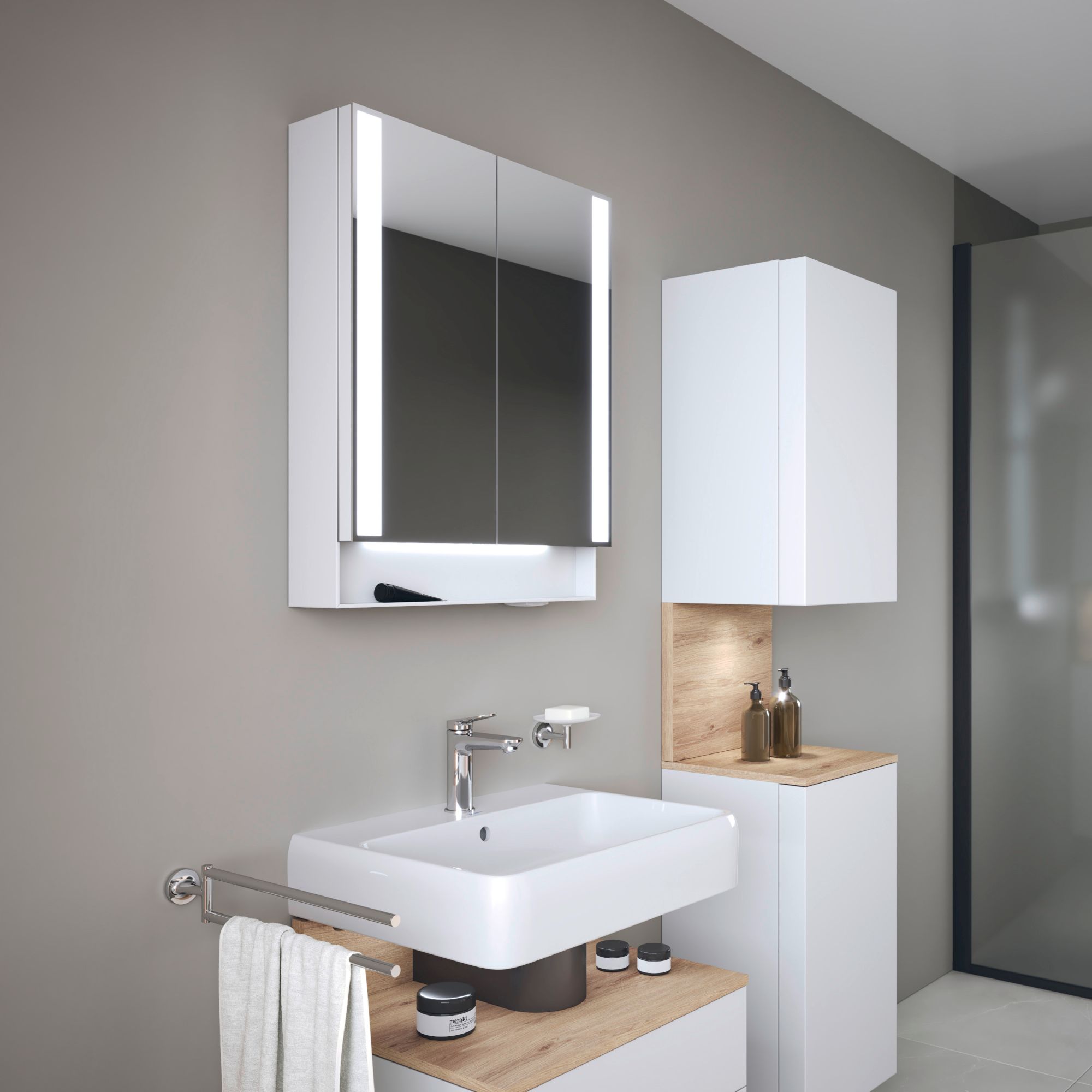 Duravit Qatego szafka 60 cm z lustrzana wisząca z oświetleniem LED biały mat QA7150018181010