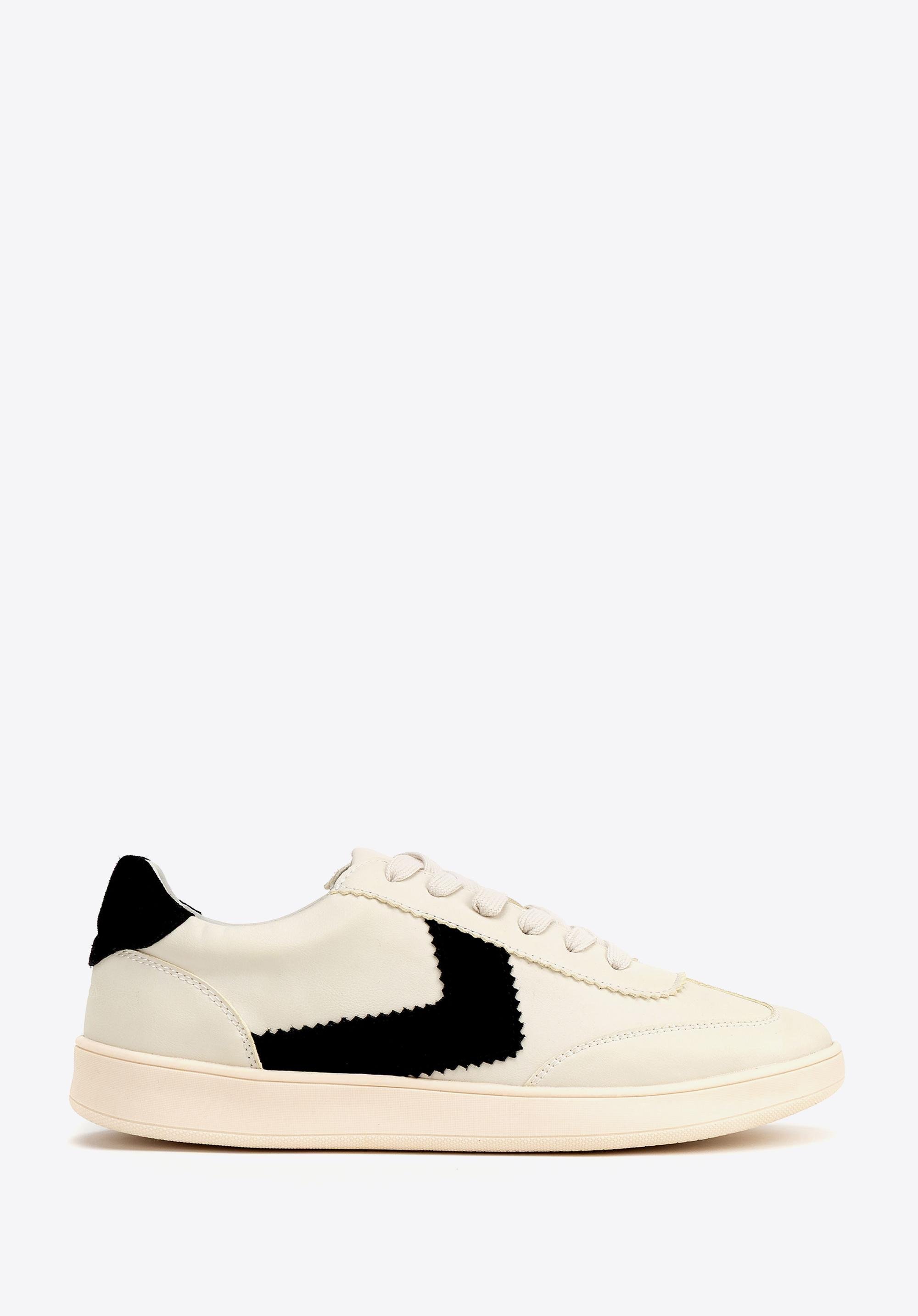 Zamszowe sneakersy z kontrastowymi wstawkami z ekoskóry beżowo - czarne