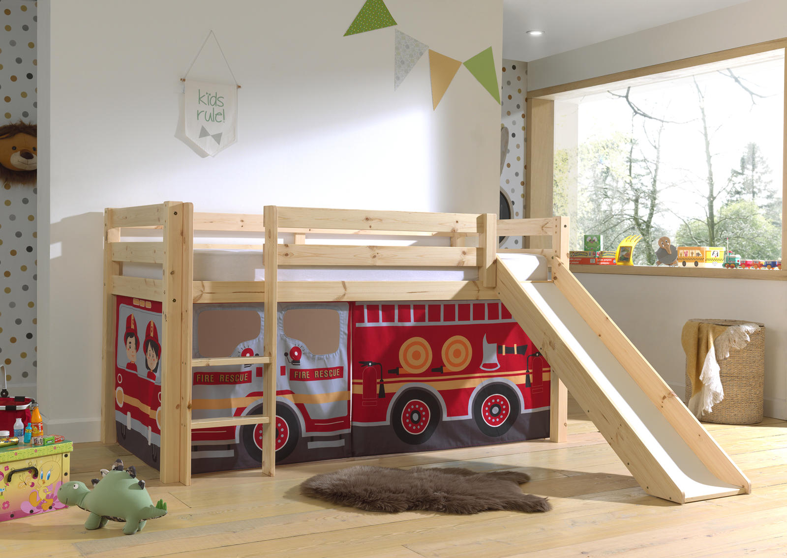 Łóżko dziecięce z litego drewna ze zjeżdżalnią Fire truck - Pino natural