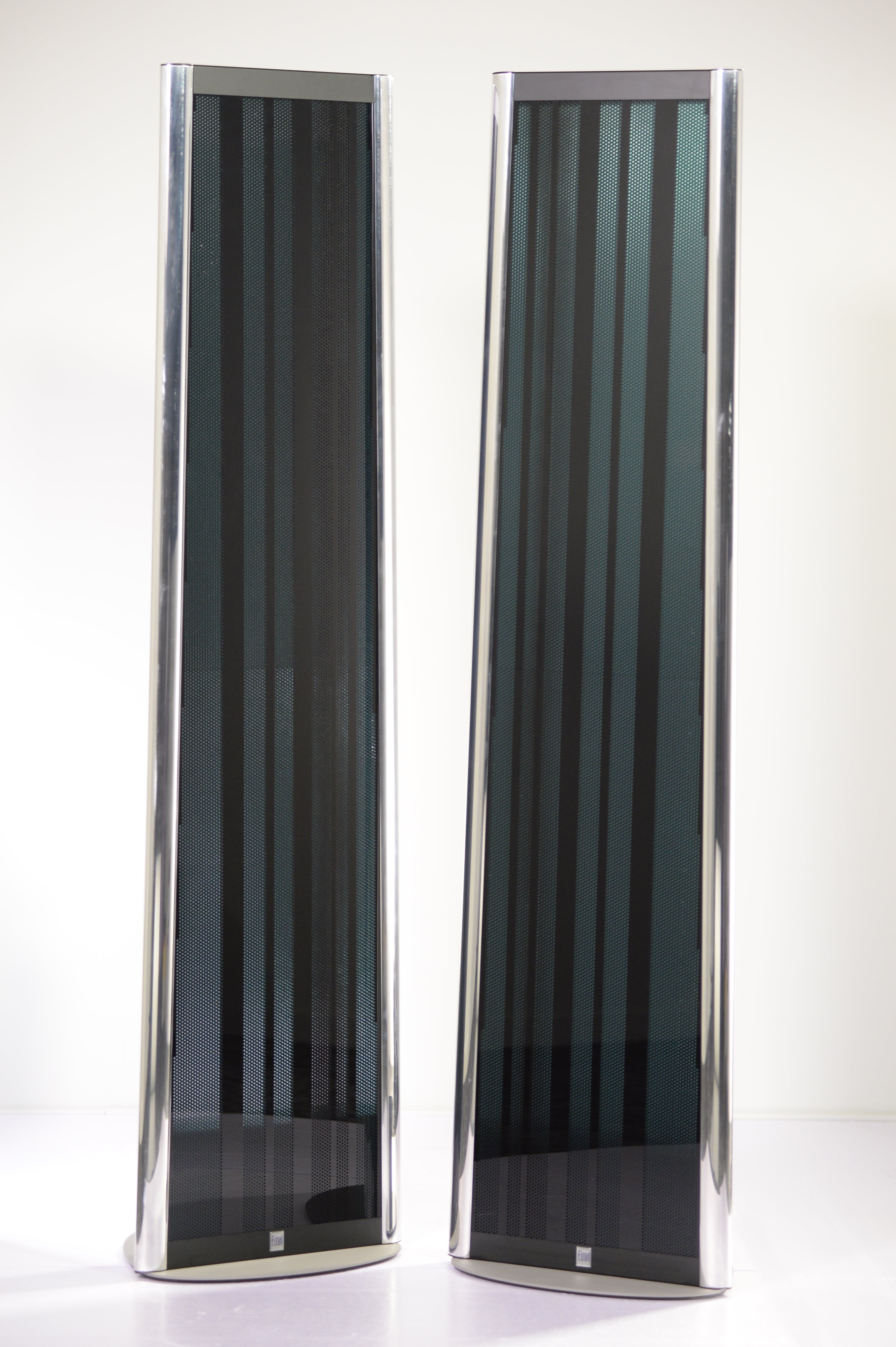 Kolumny elektrostatyczne final model 15 (ekspozycja)