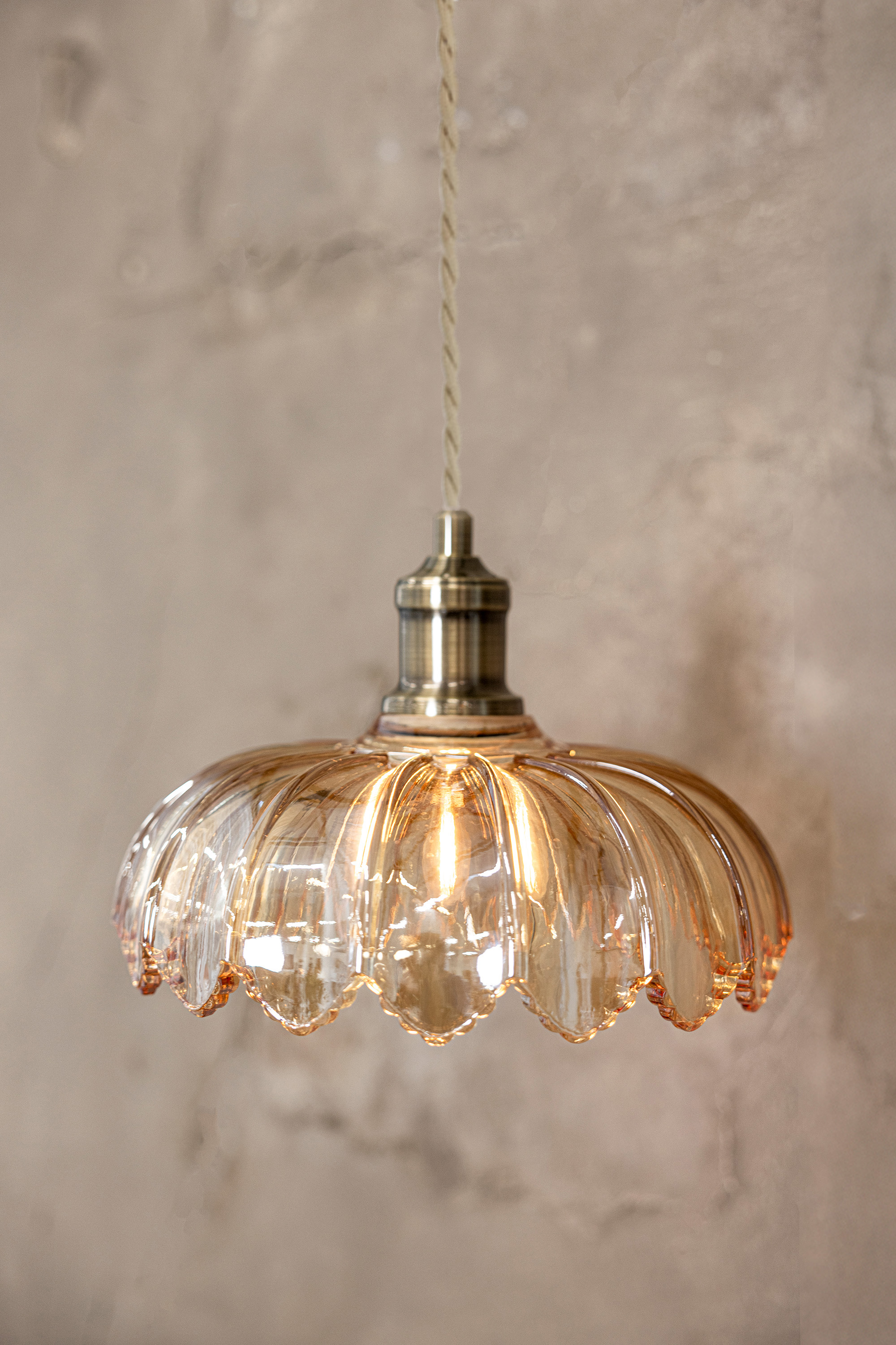 Markslöjd Kurage lampa wisząca 1x40 W mosiądz-bursztynowa 108858