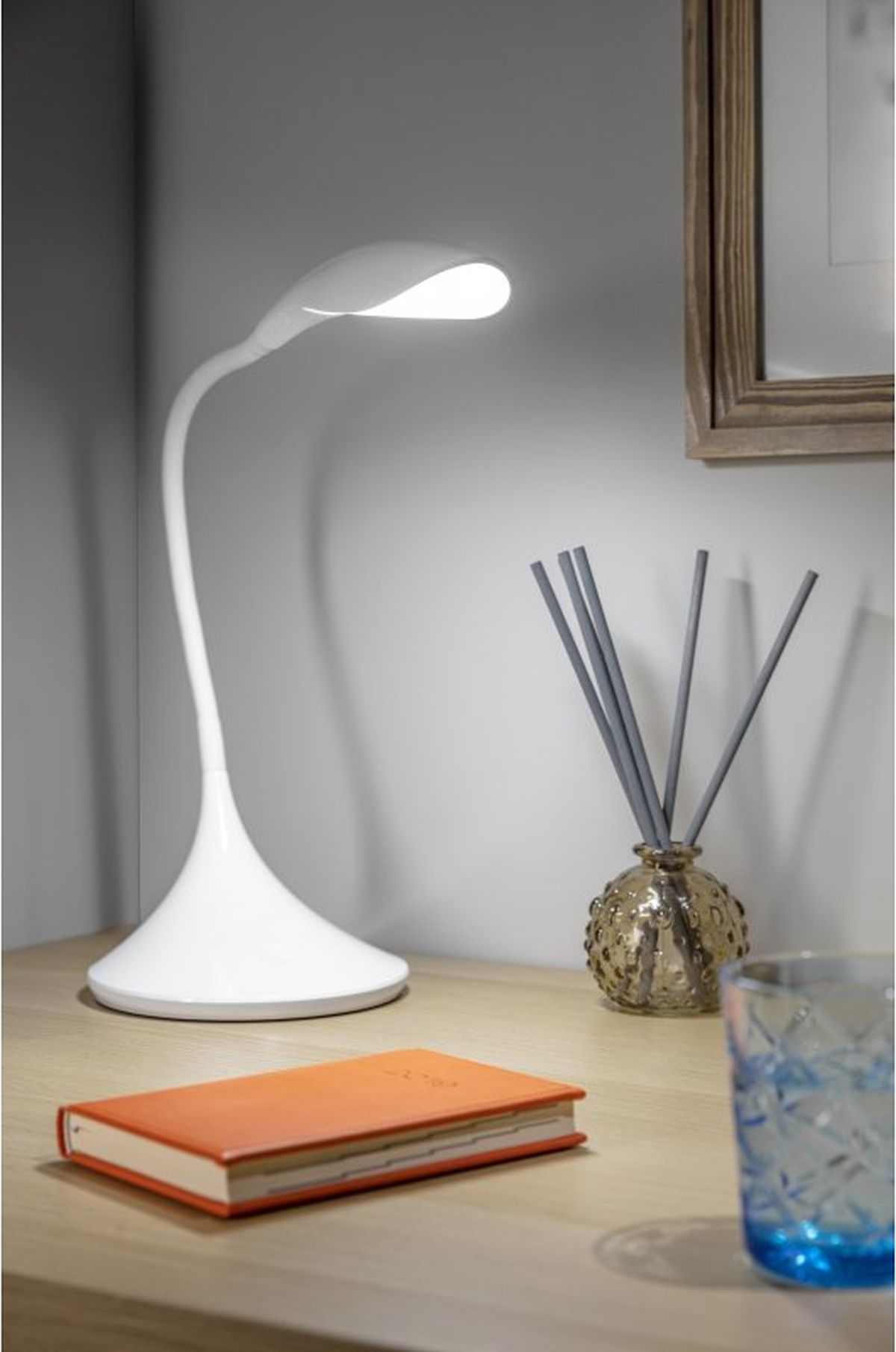 GTV Halley lampa biurkowa 1x7 W biała LB-HAL8W-00-DEC