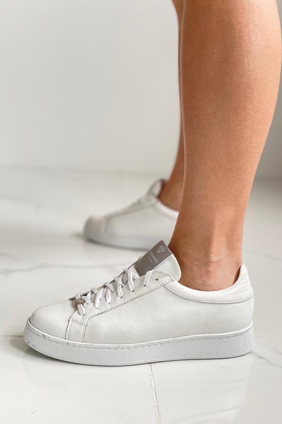 Sneakersy 16 Biały wada
