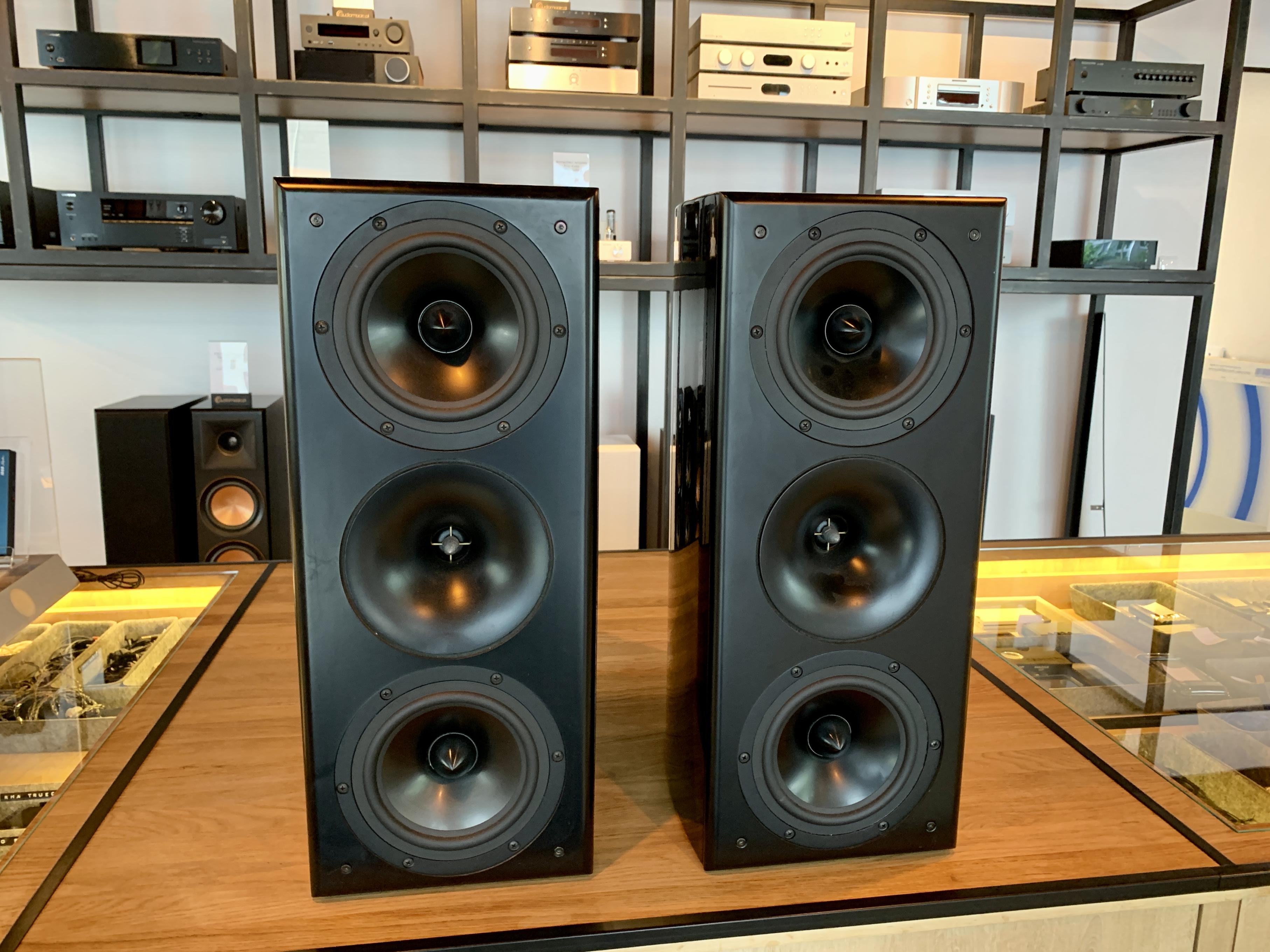 Nuforce s-8 ex-demo