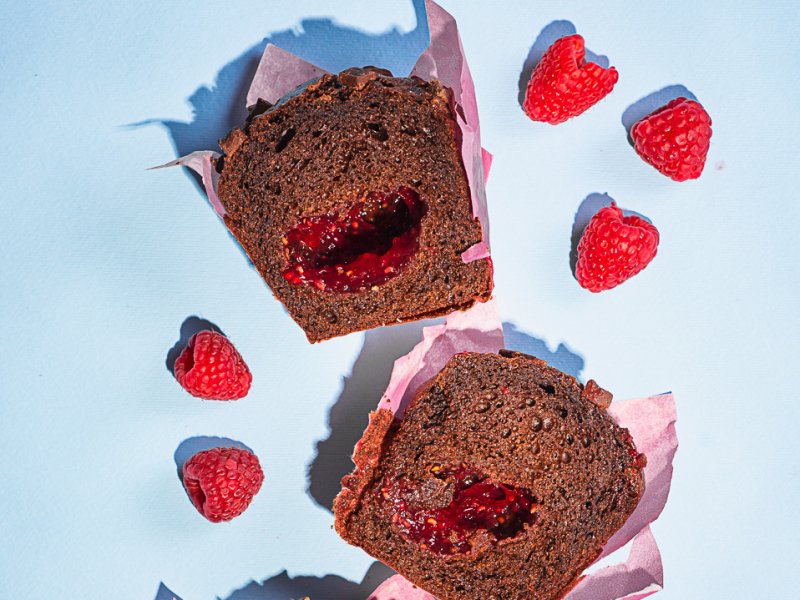 Muffin Czekoladowy z Maliną 110 g - Piekarnie Cukiernie Putka