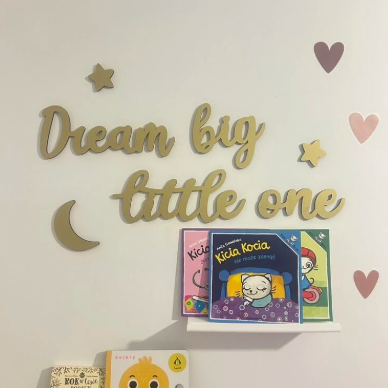 Dekoracja ścienna drewniany napis "Dream big little one" NS