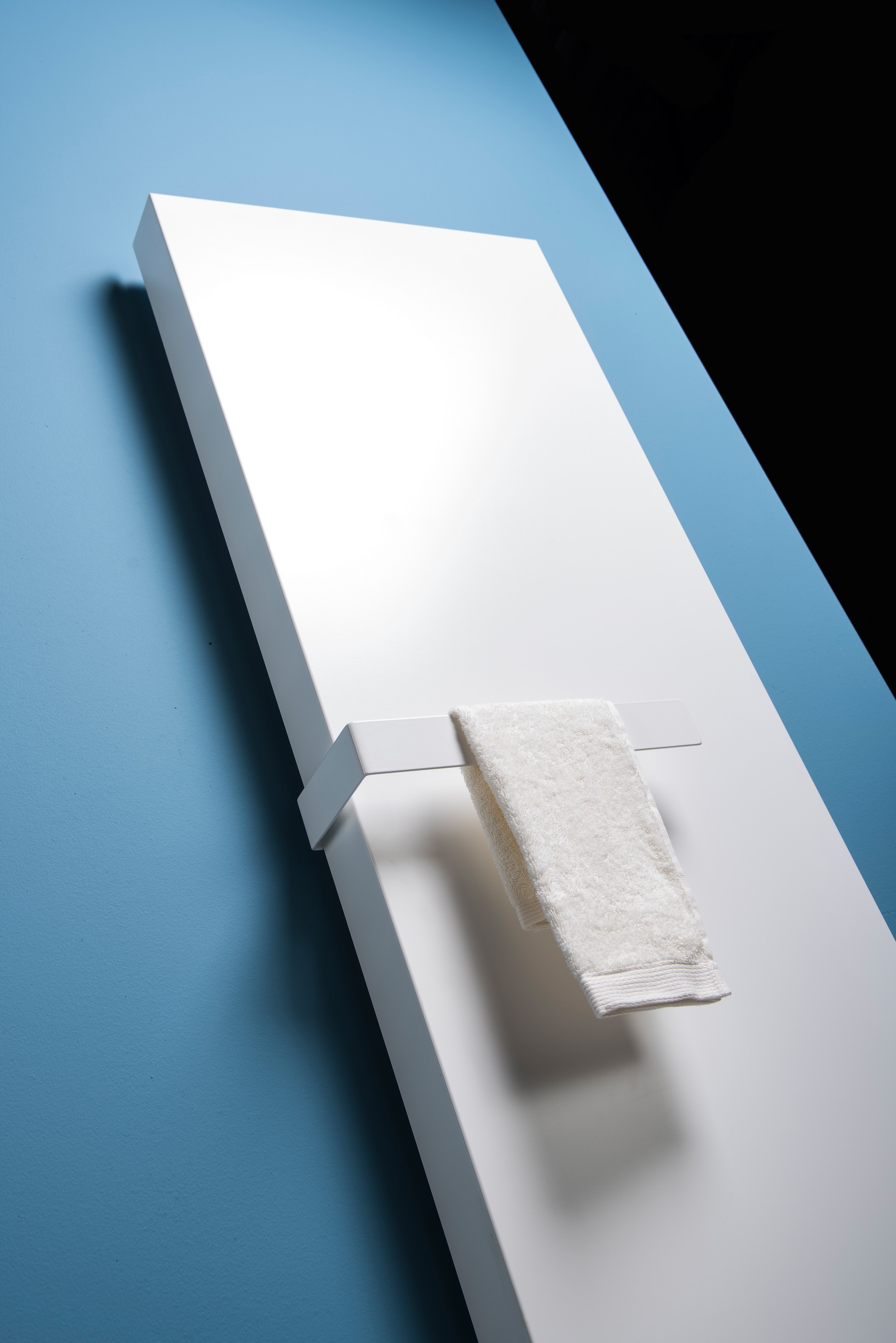 Kermi Vertiline VG grzejnik dekoracyjny 182x60,8 cm podłączenie dolne biały PSV2P20500108XK