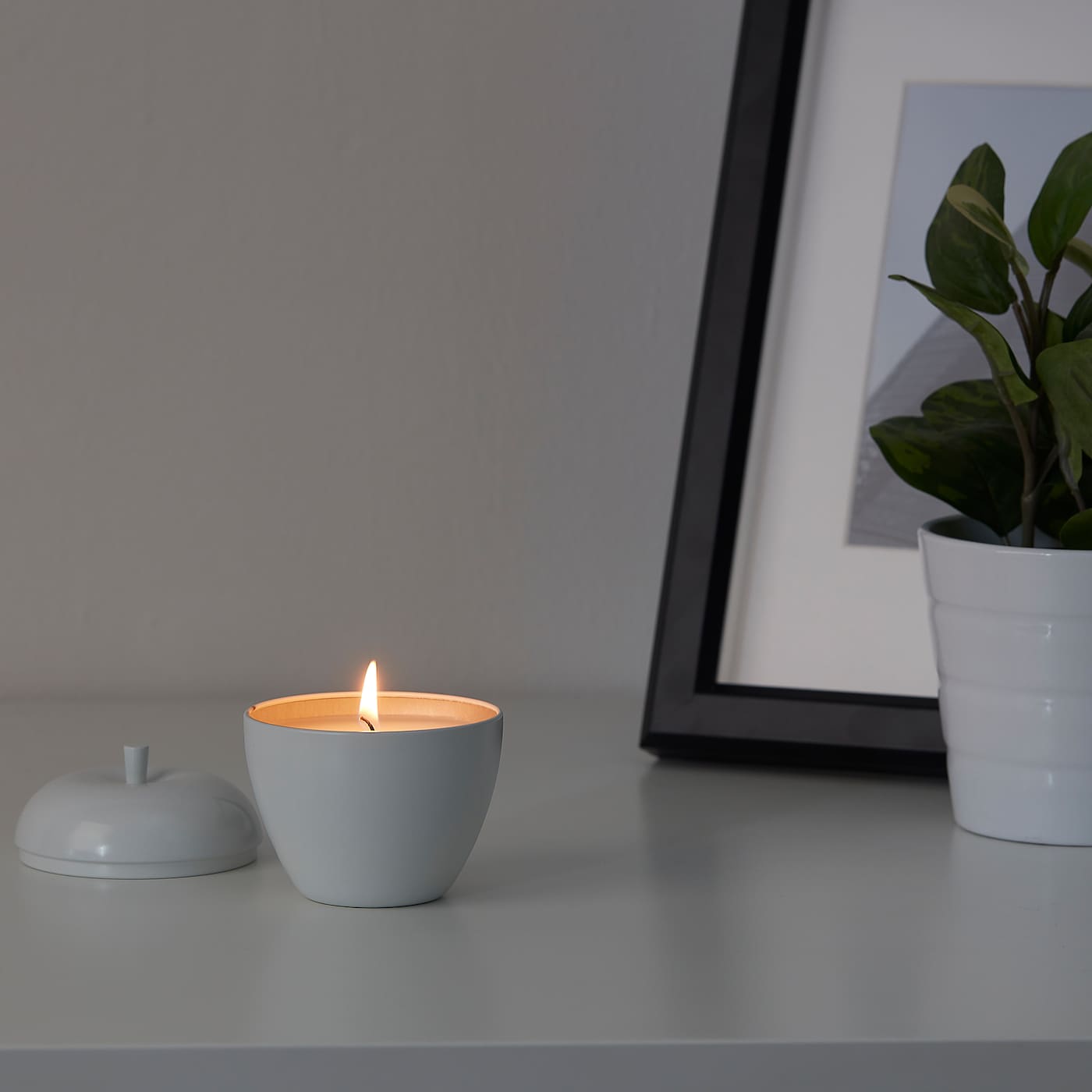 IKEA ANSPRÅKSLÖS świeca zapachowa w pojemniku met, jabłko/Jabłko i gruszka biały, 9 cm