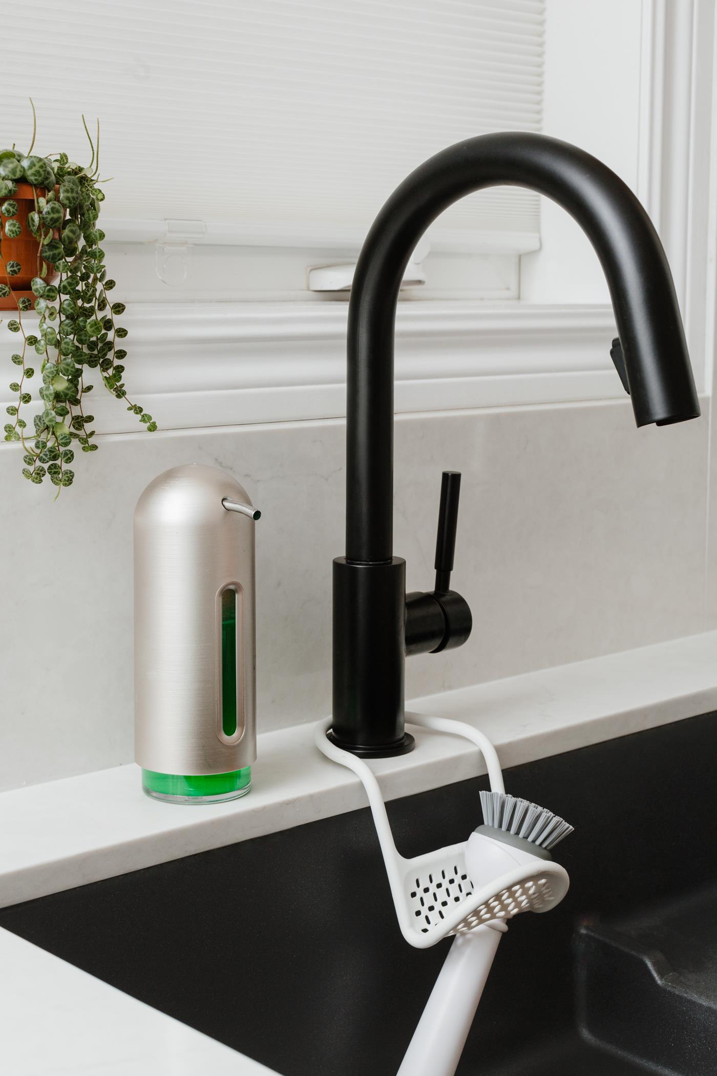 Umbra Penguin dozownik do płynu 355 ml stojący nikiel 330190-410
