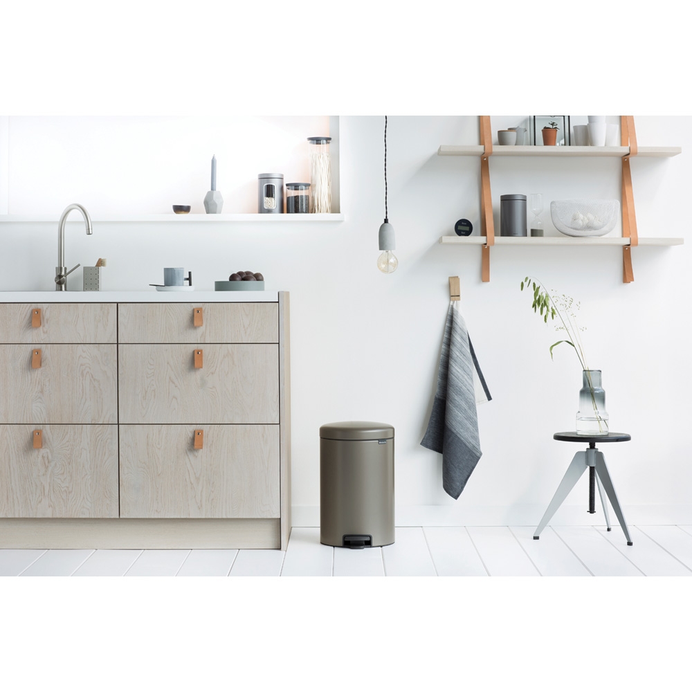 Brabantia NewIcon kosz na śmieci 20 l pedałowy grafit 114045