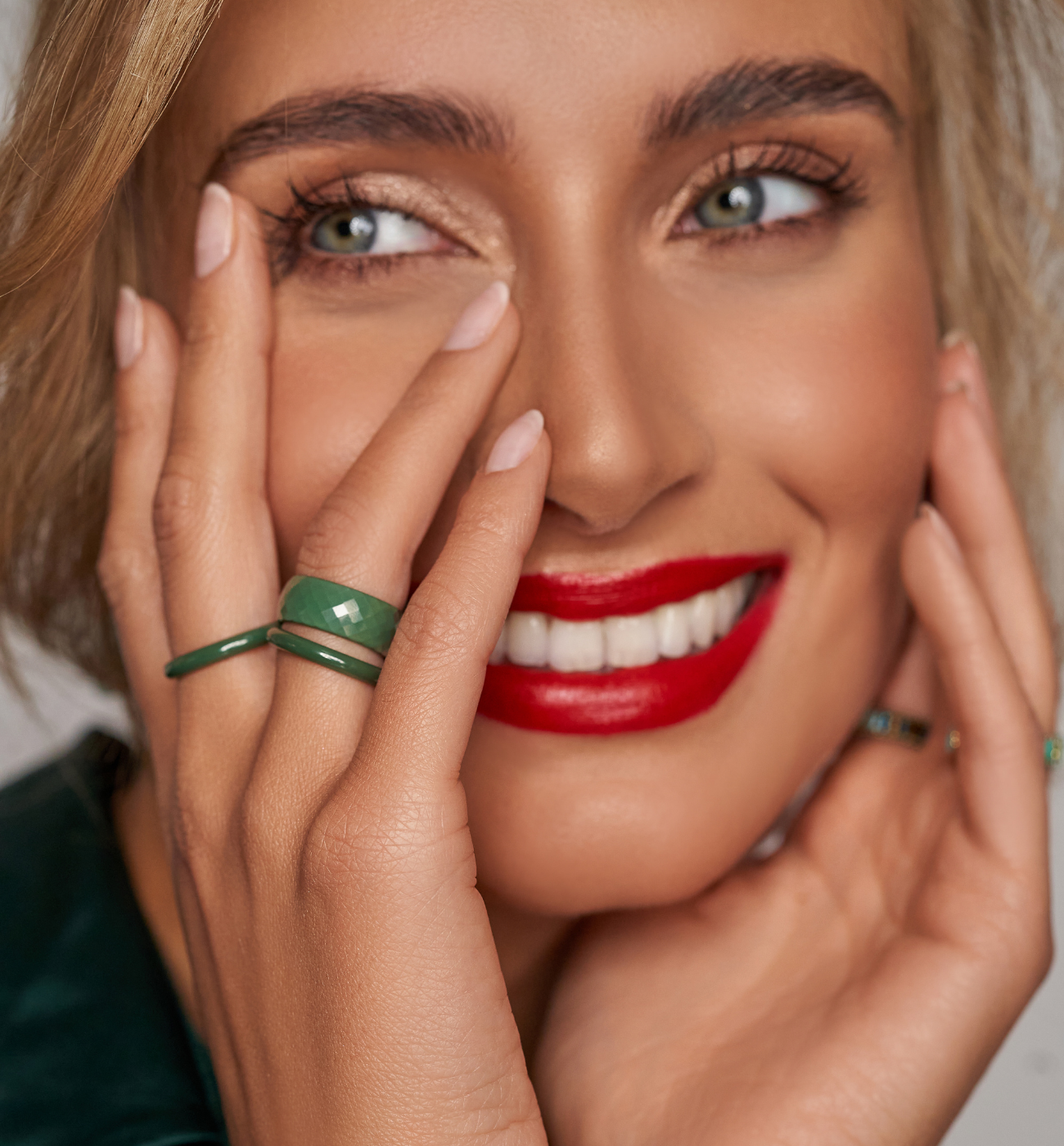 Obrączka z ceramiki zielona fasetowana Feminine PFE0057