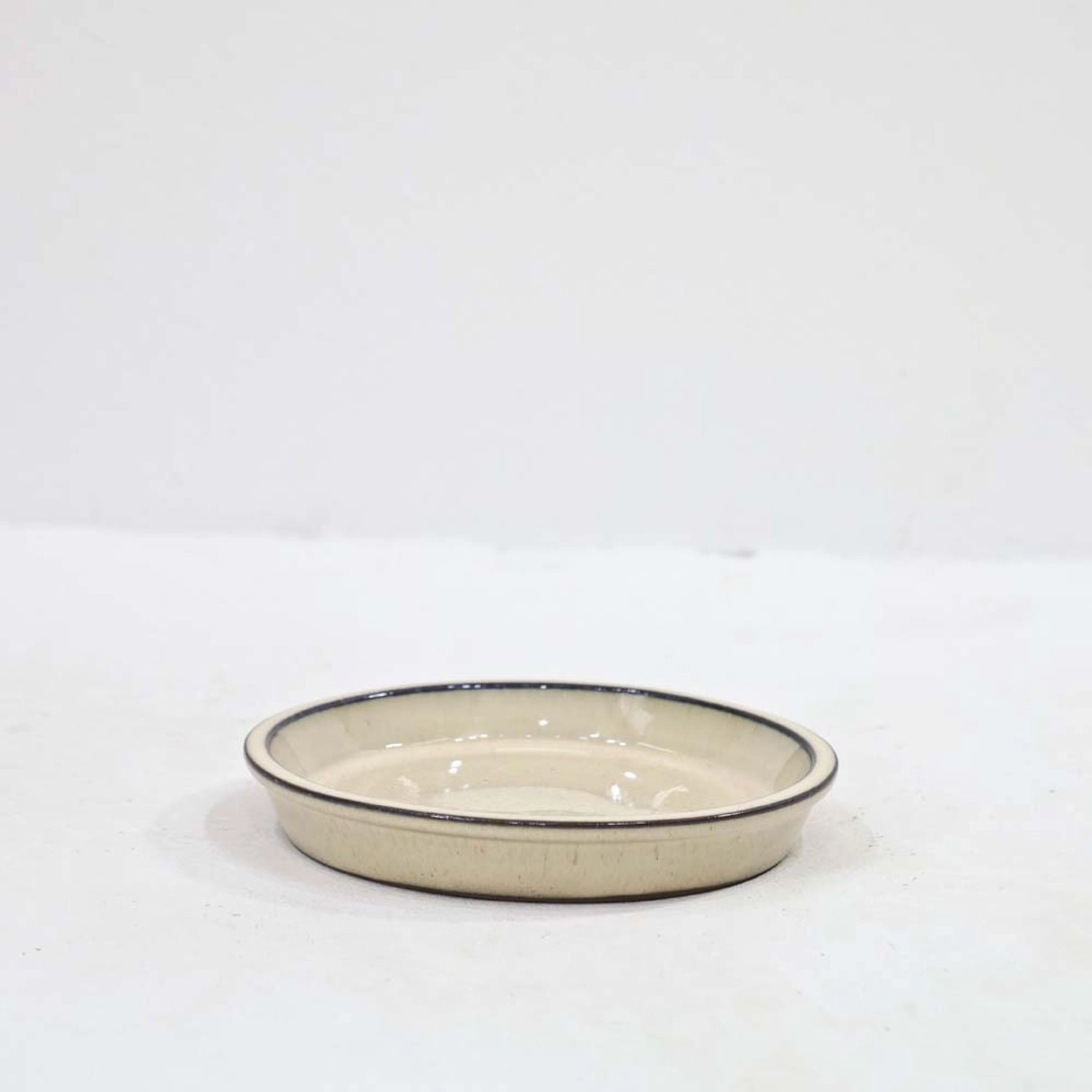 Podstawka ceramiczna szkliwiona krem - 28 cm
