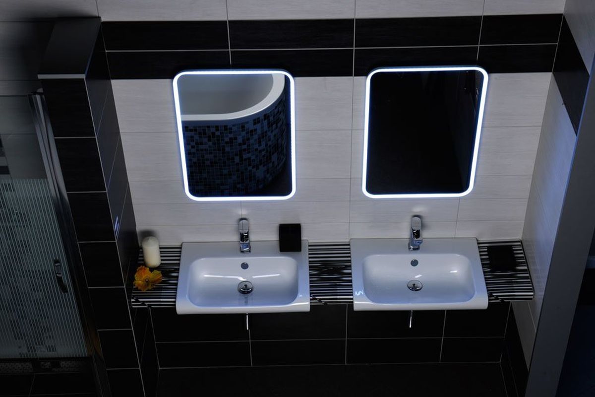 Sapho Float lustro 50x70 cm prostokątne z oświetleniem LED białe barwa światła neutralna 22571