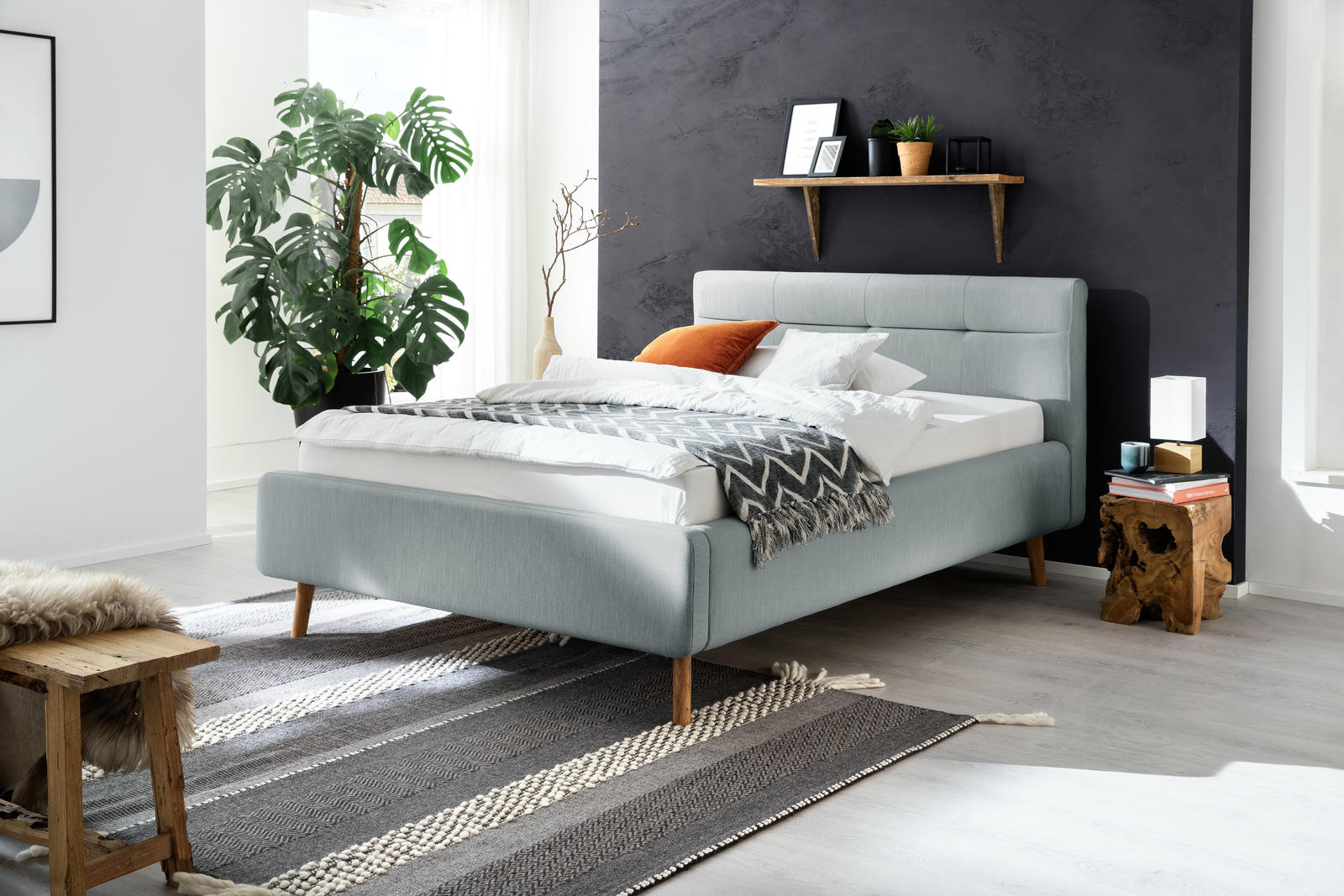 Łóżko tapicerowane z pojemnikiem 140 Latti ice blue