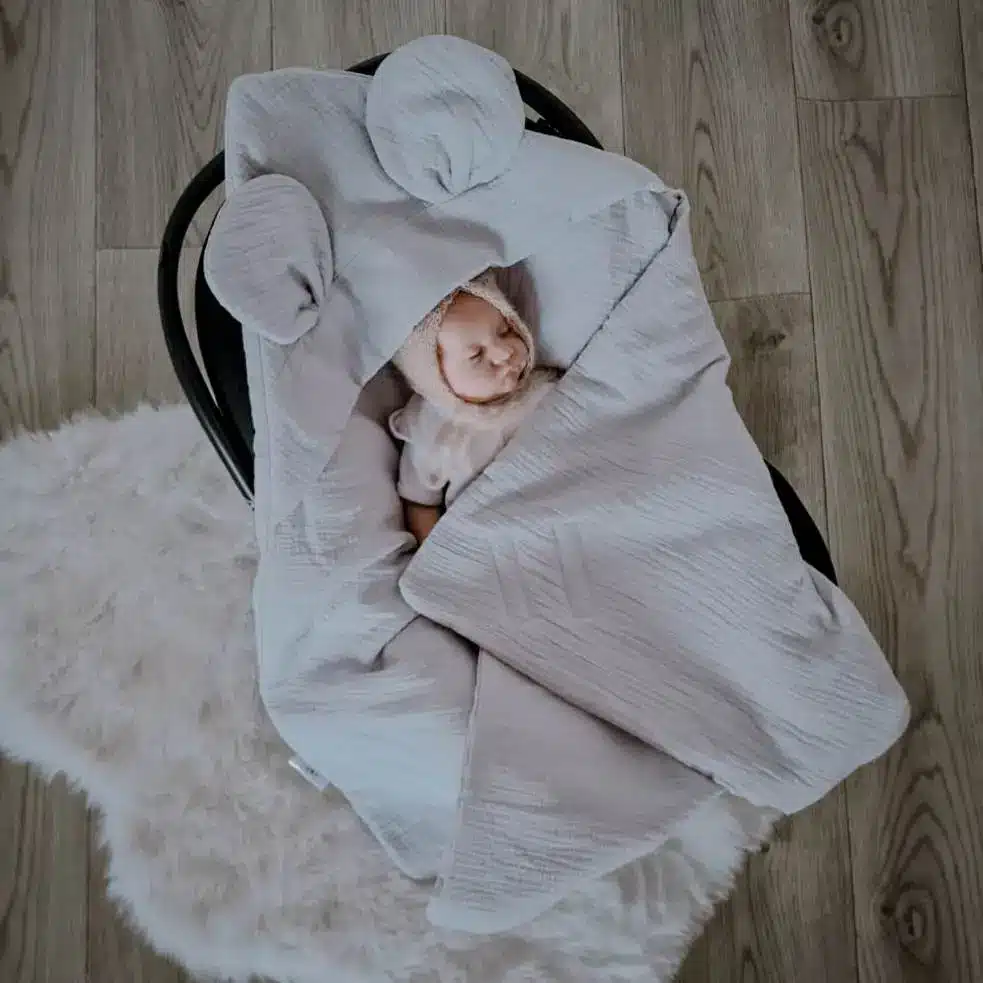 Otulacz muślinowy do fotelika z uszami szary BW WYPRZEDAŻ