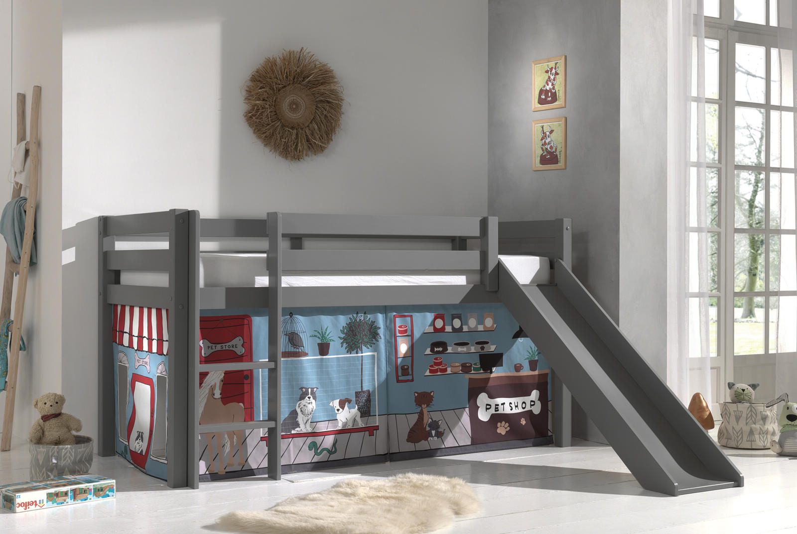 Łóżko dziecięce z litego drewna ze zjeżdżalnią Petshop - Pino grey