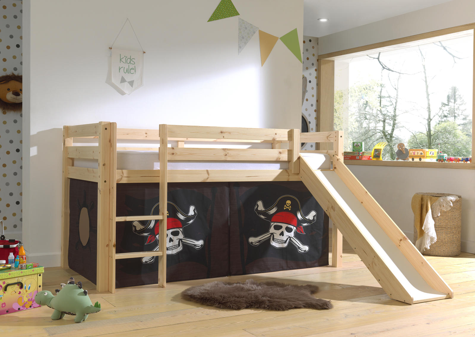Łóżko dziecięce z litego drewna ze zjeżdżalnią Pirate - Pino natural