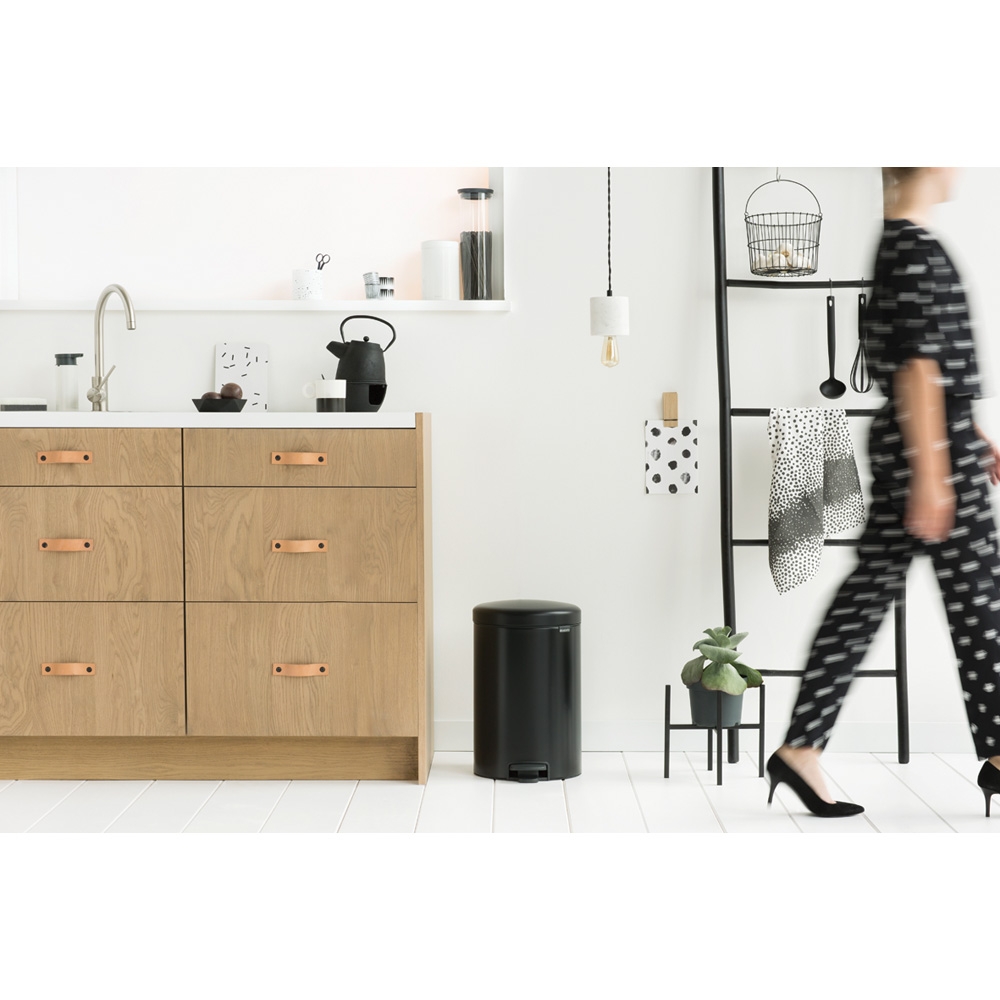 Brabantia NewIcon kosz na śmieci 20 l pedałowy czarny mat 114106