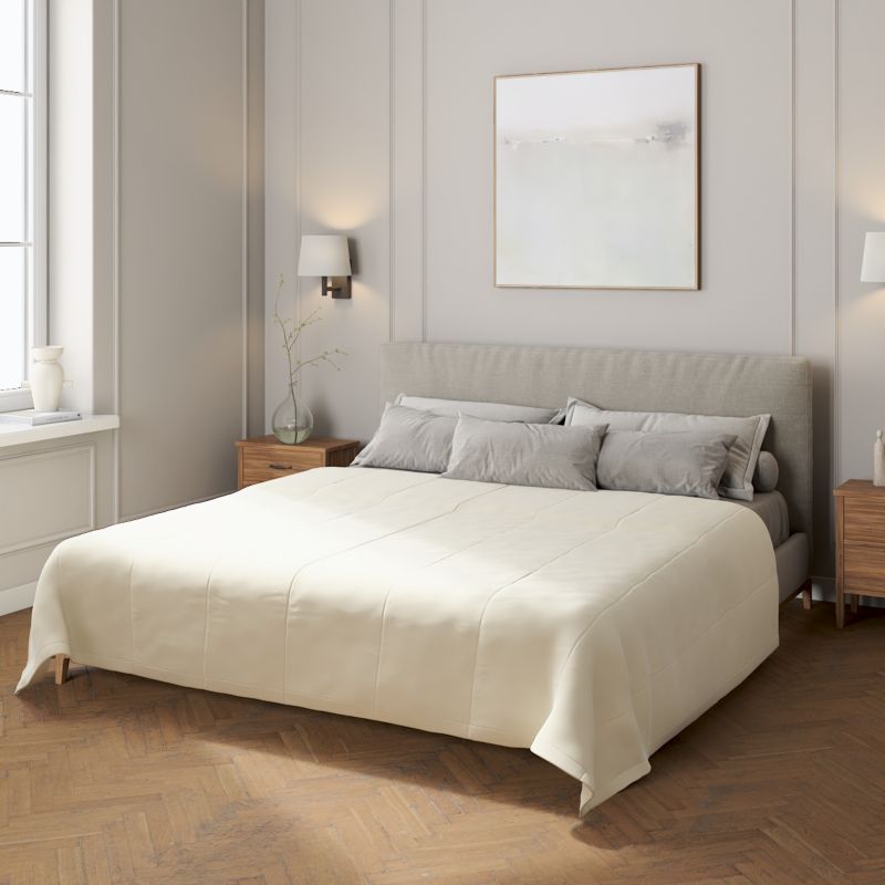 Narzuta pikowana w pasy Velvet Dekoria 130 x 210 cm śmietankowa biel 1 szt.