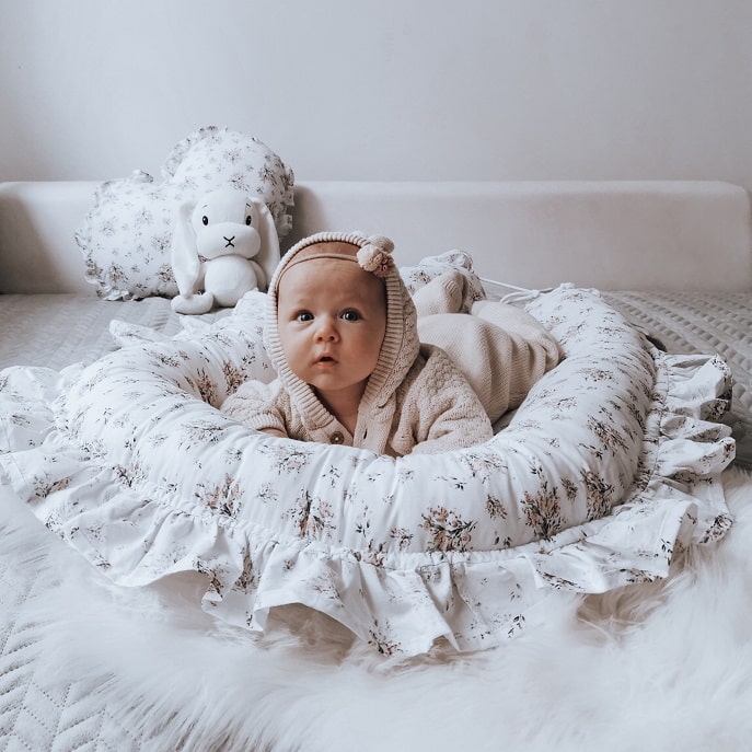 Kokon niemowlęcy Vintage Flowers z falbanką