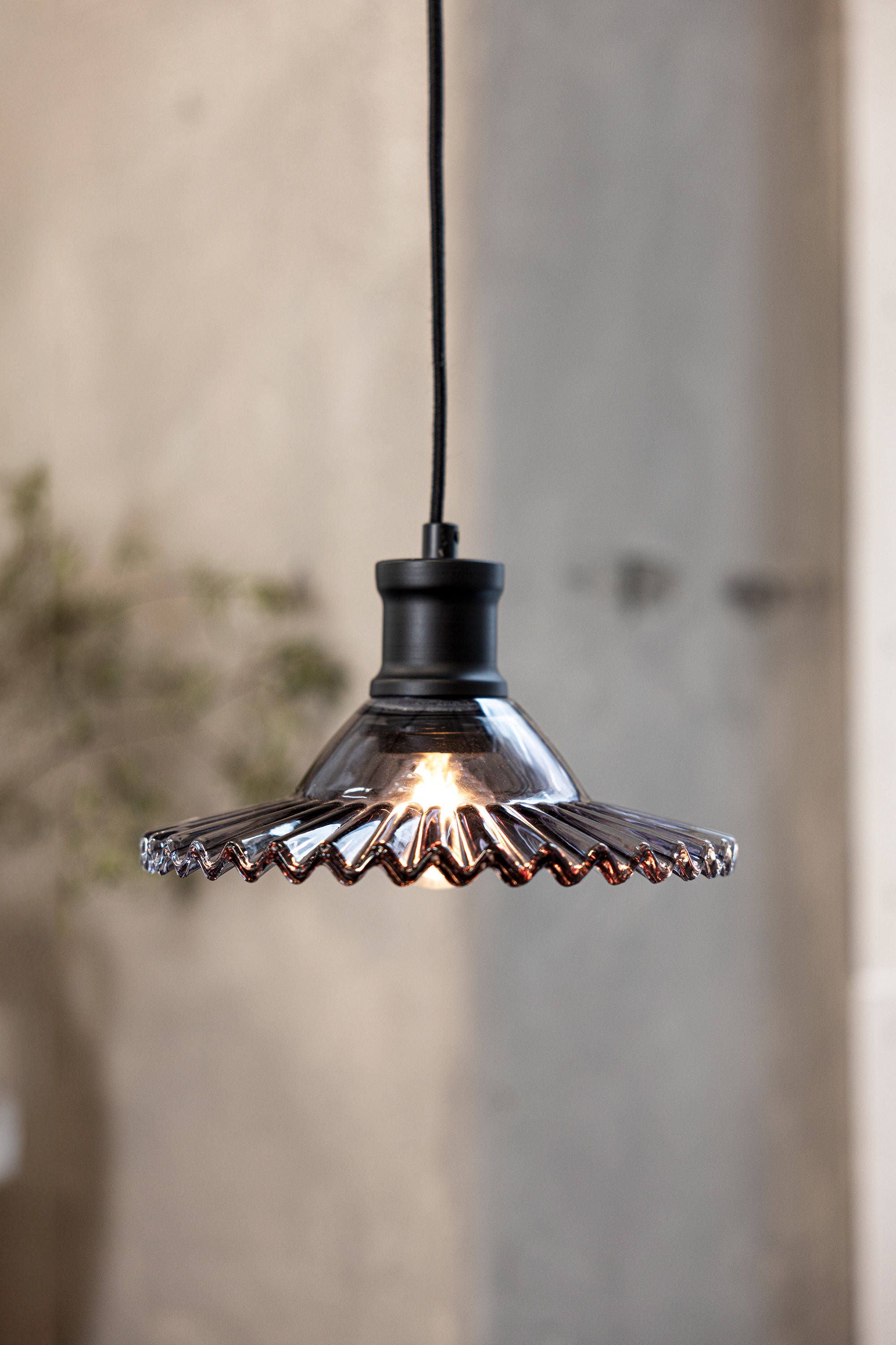 Markslöjd Novia lampa wisząca 1x40 W czarna-przydymiona 108854