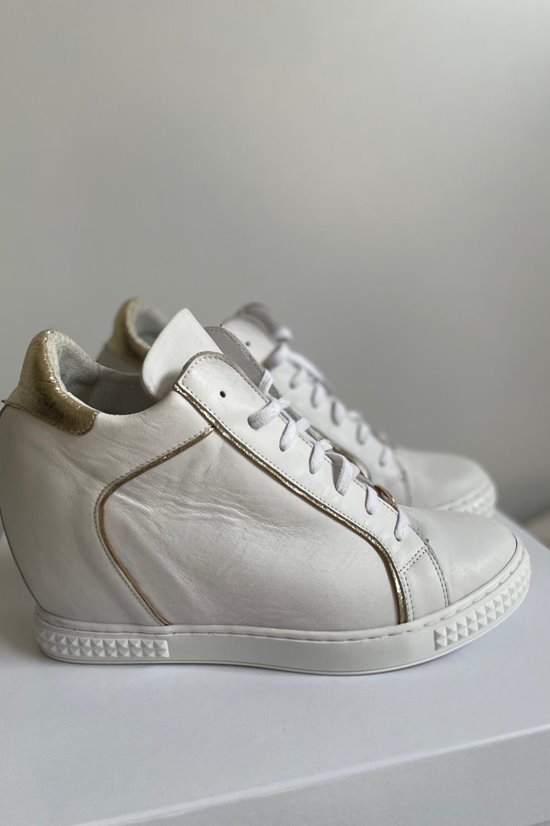 Sneakers 105 Białe/Złoto wada