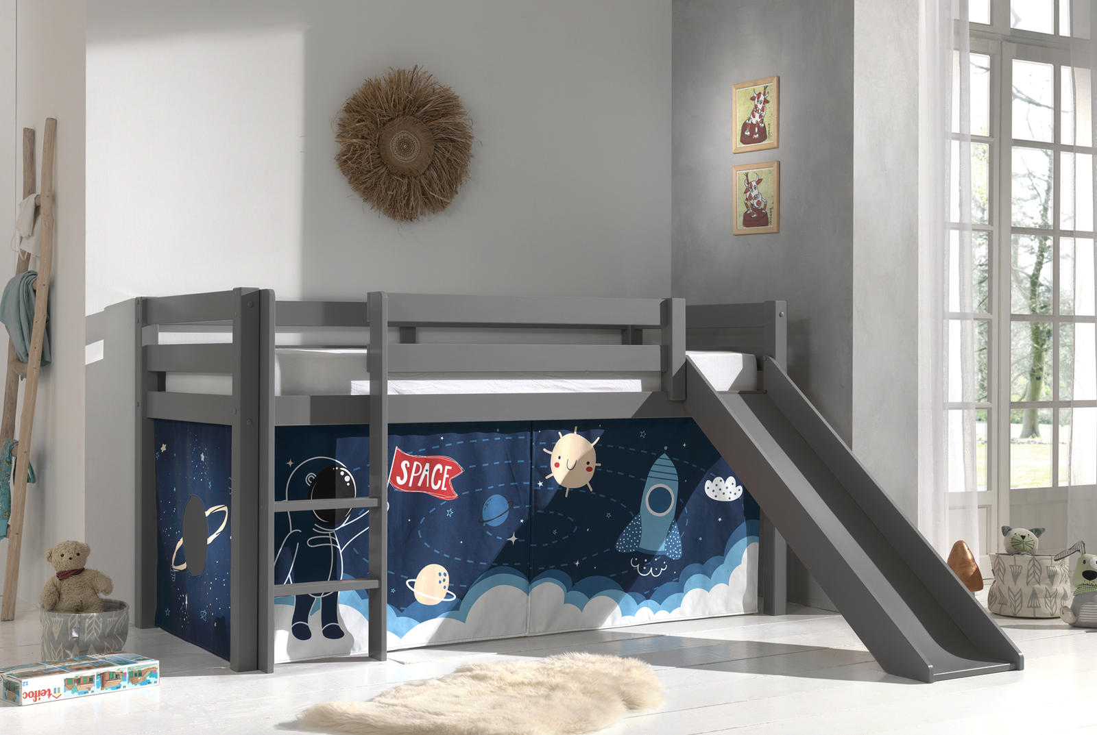 Łóżko dziecięce z litego drewna ze zjeżdżalnią Space - Pino grey I