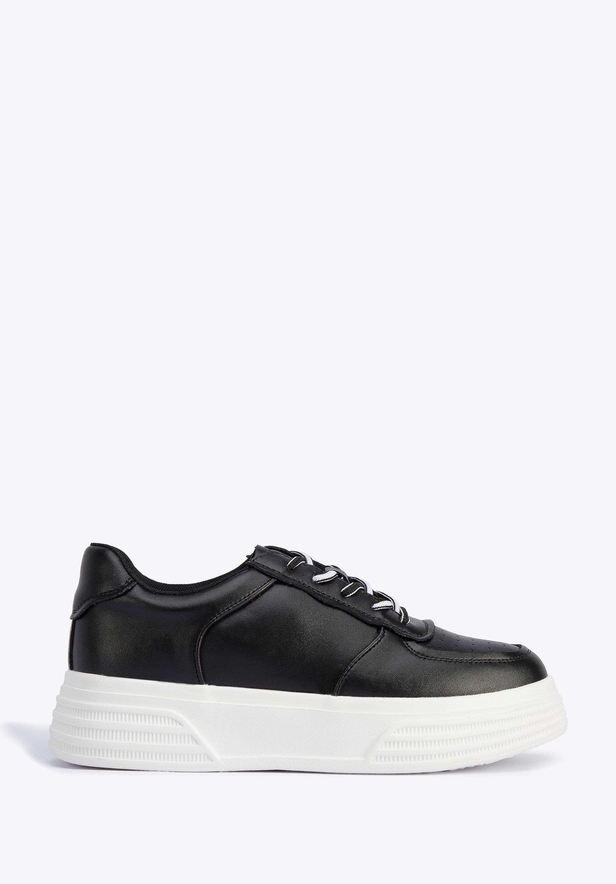 Damskie sneakersy skórzane na lekkiej platformie czarno-białe