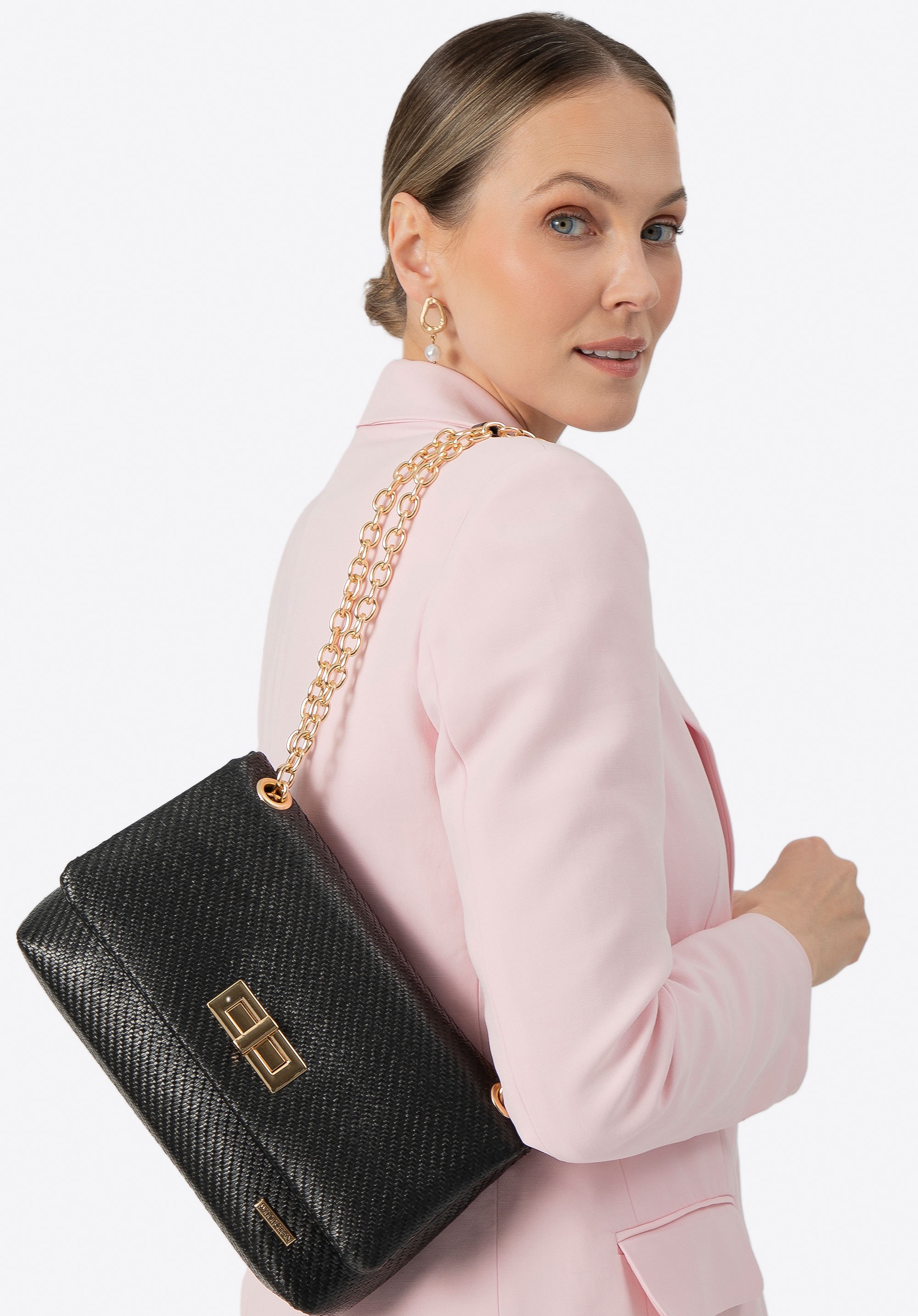 Damska crossbody z plecionki na łańcuszku czarna