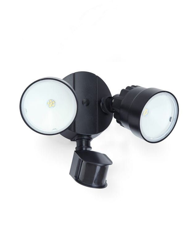 Naświetlacz LED z czujnikiem ruchu Lutec czarno-biały LED 15W 5000K 1360lm IP54 wym: 20,4 x 18,1 x 26,1 cm - 1 szt.