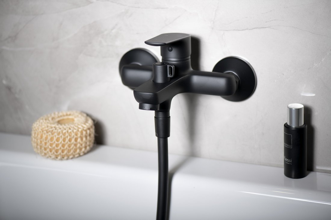 Aqualine Lotta bateria wannowo-prysznicowa ścienna czarny mat LT610B