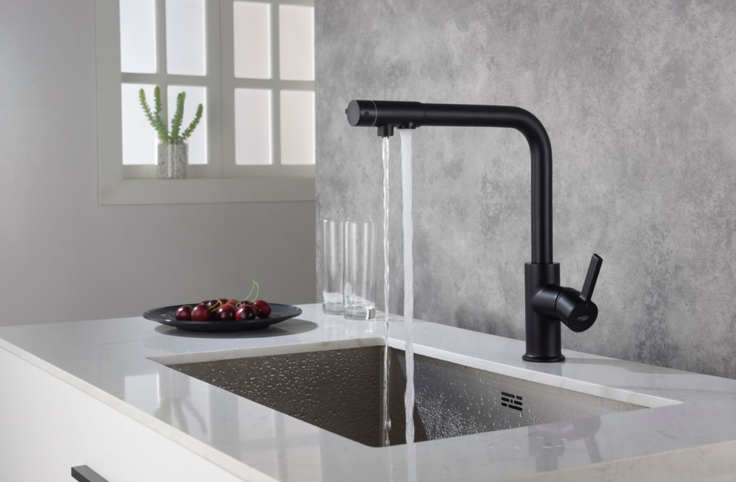 Blue Water Royal bateria kuchenna stojąca z podłączeniem do filtra wody czarny mat