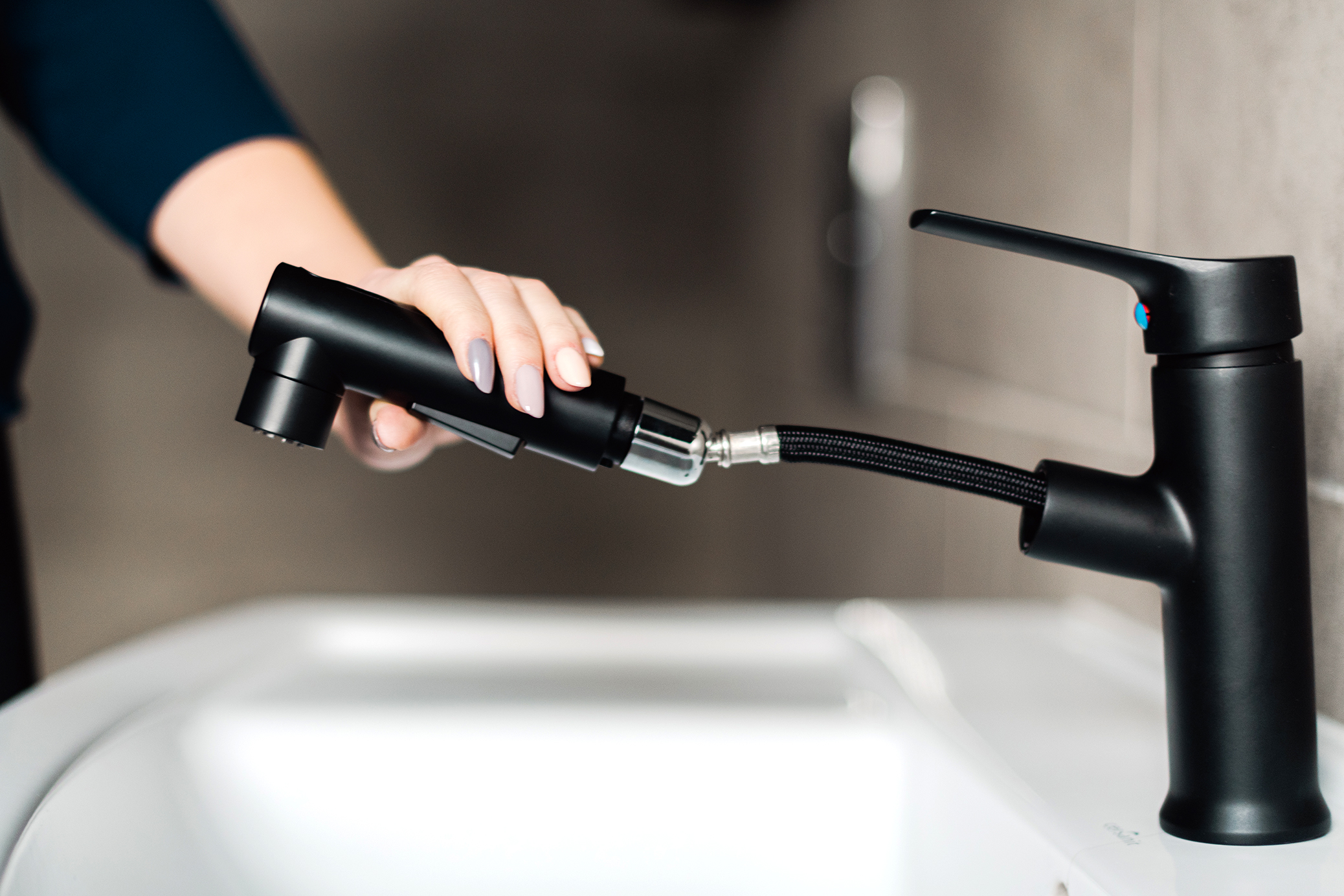 Kuchinox Fonte bateria umywalkowa stojąca z wyciąganą wylewką czarny mat BQT729D - Wysyłka w 24h