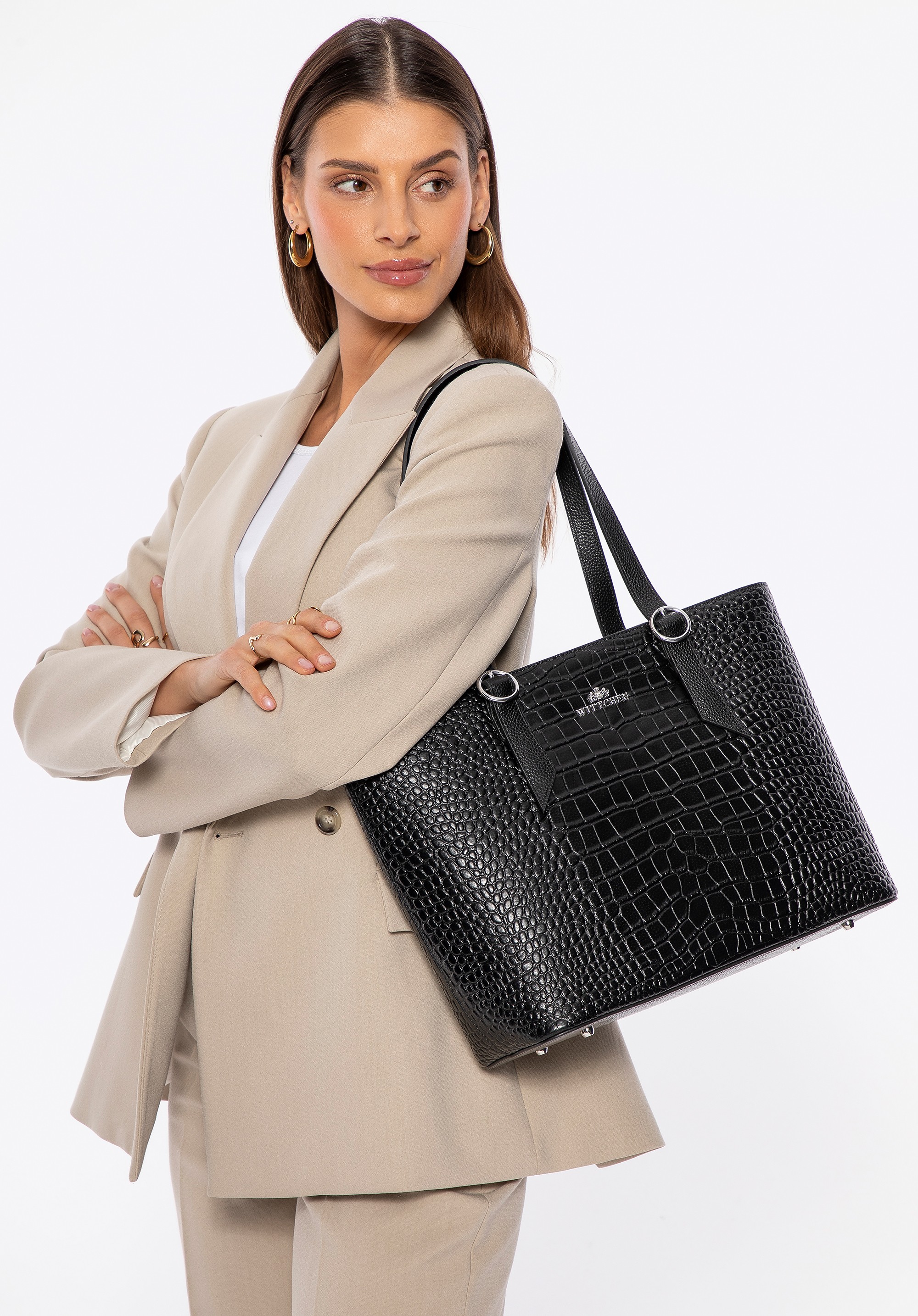 Damska shopperka ze skóry croco czarna ze srebrnym logo