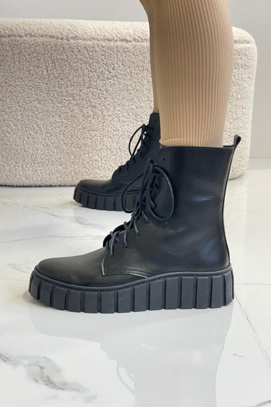 Trzewiki 004 Black lico