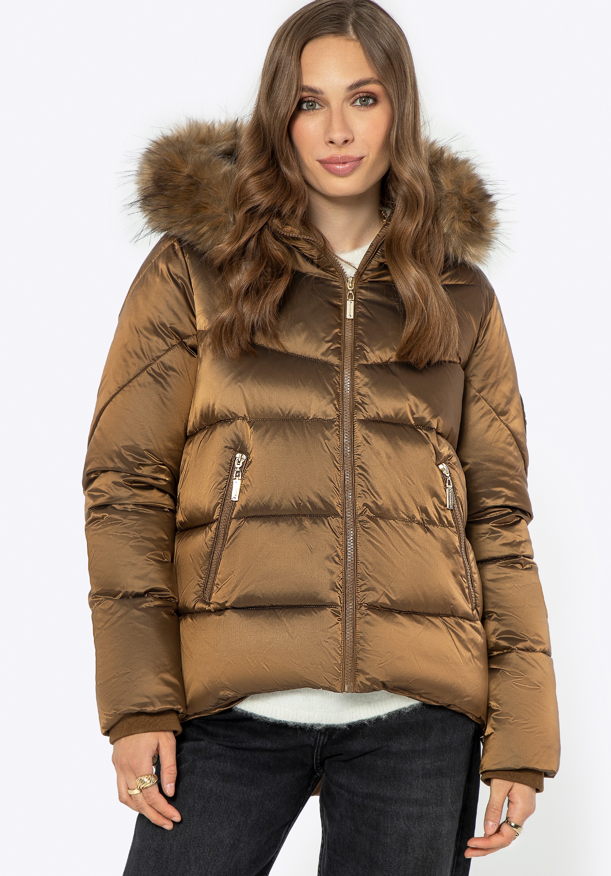 Damska kurtka ze ściągaczami złota