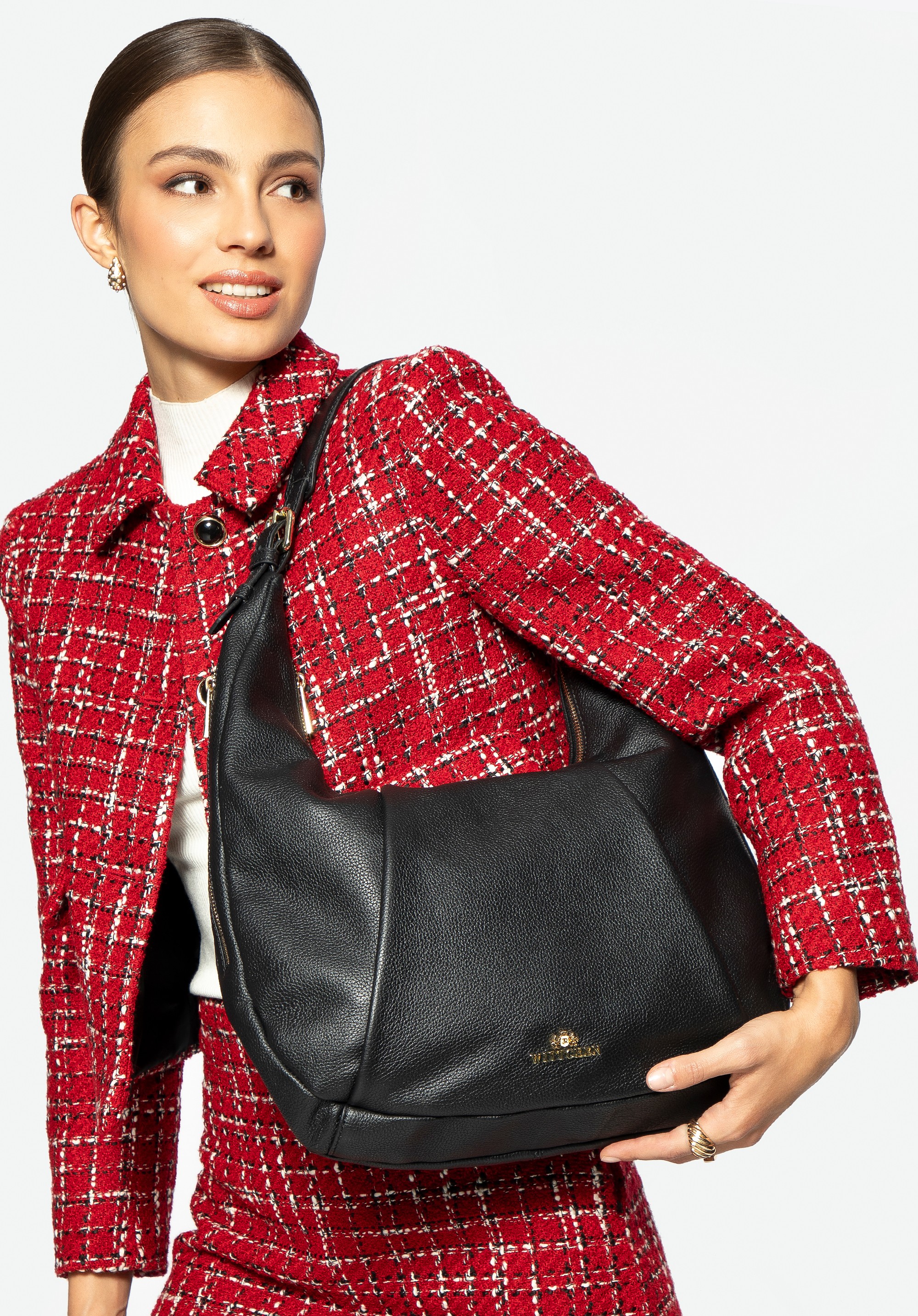 Damska torebka typu worek ze skóry naturalnej czarna