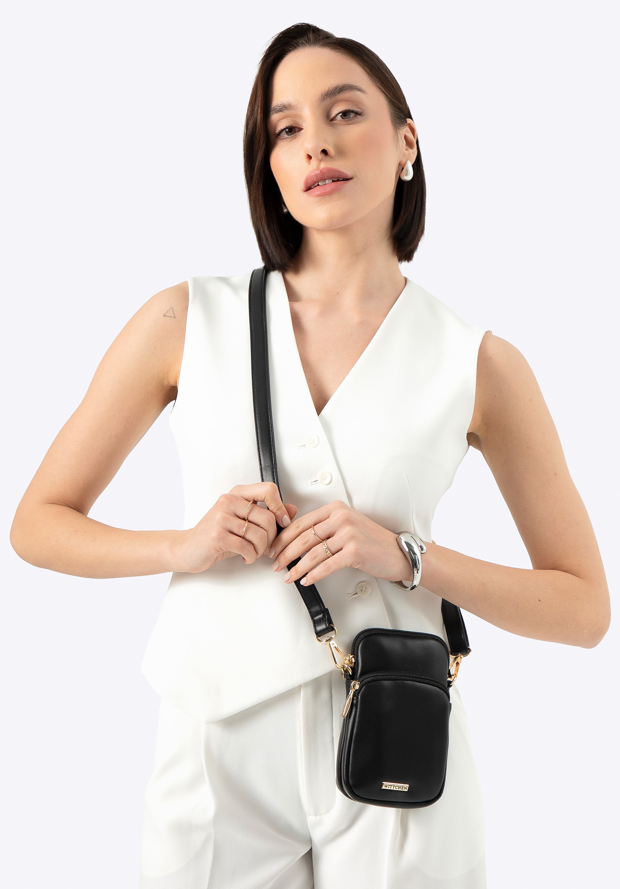 Listonoszka z imitacji skóry mini czarna